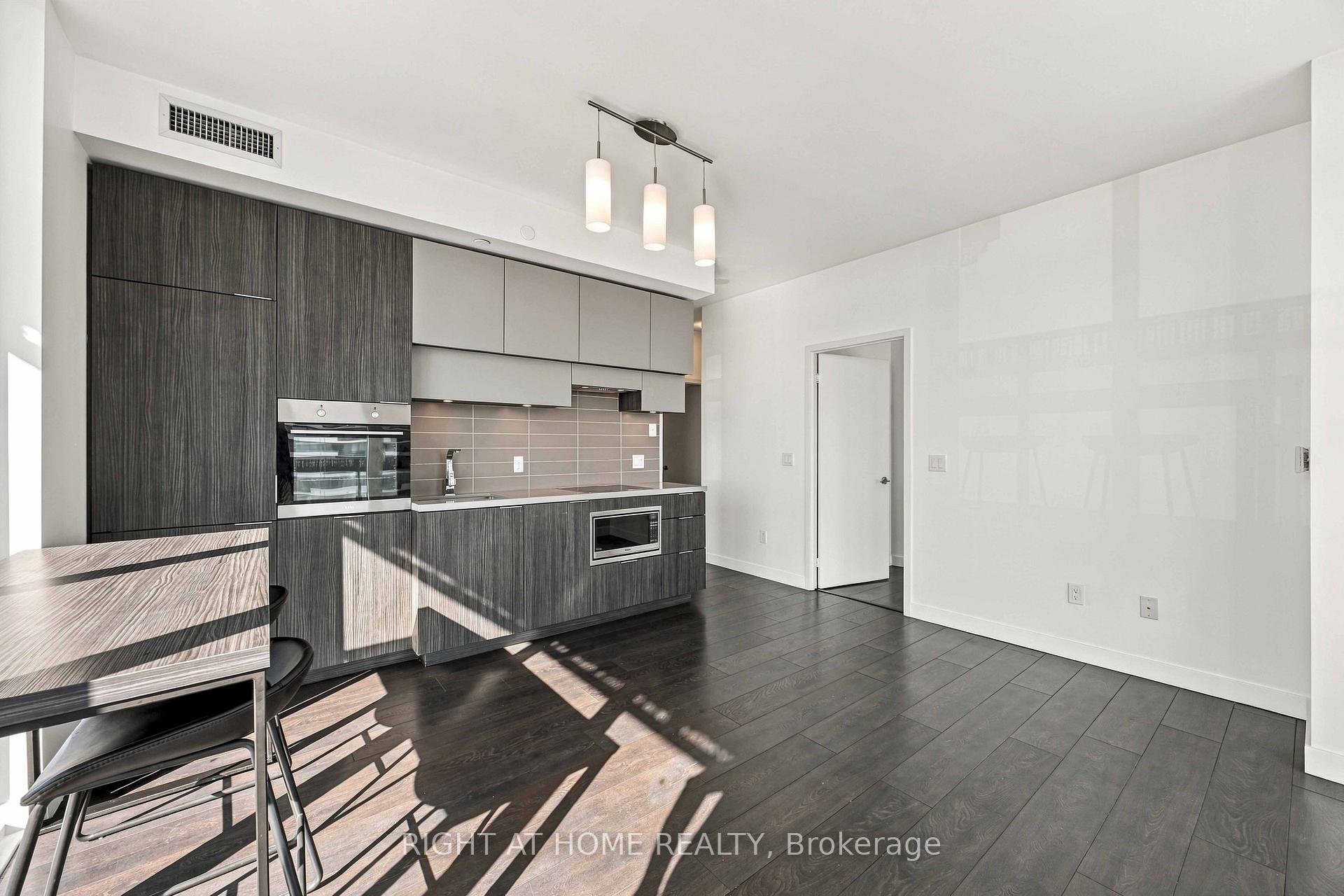 Photo 13 of Unit 5002, 8 Eglinton Avenue E, Toronto, Mount Pleasant West — HOMEH