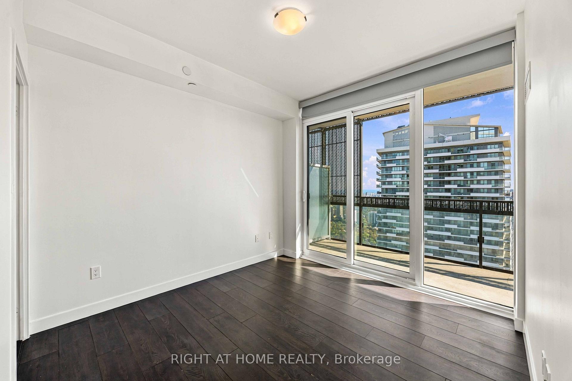 Photo 15 of Unit 5002, 8 Eglinton Avenue E, Toronto, Mount Pleasant West — HOMEH