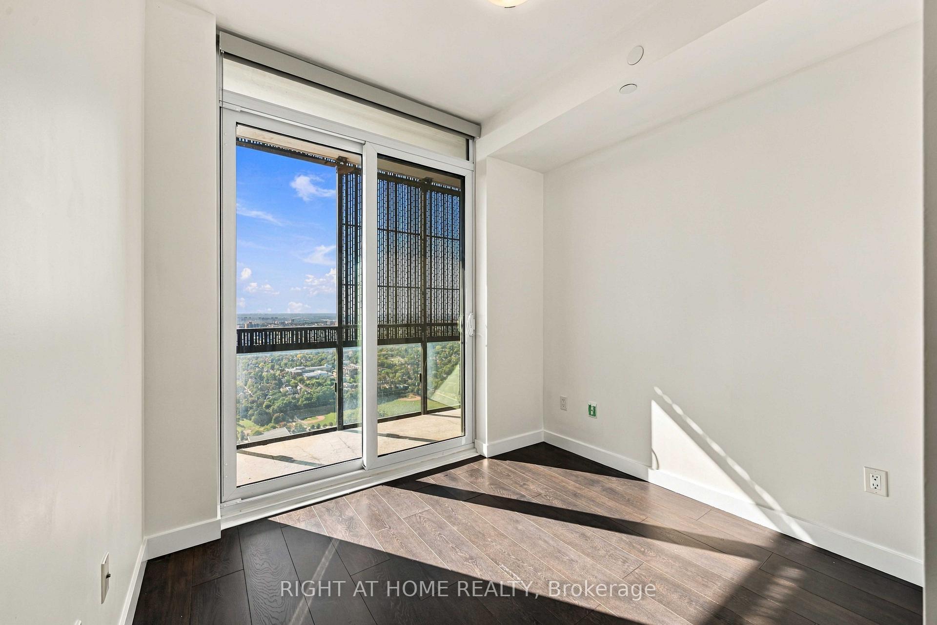 Photo 19 of Unit 5002, 8 Eglinton Avenue E, Toronto, Mount Pleasant West — HOMEH