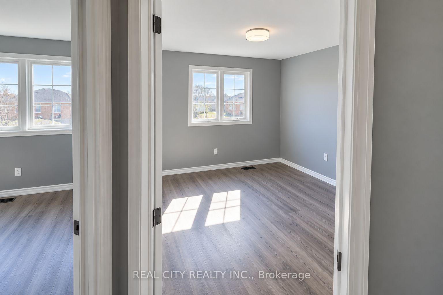 Photo 4 of 64 Clough Crescent, Guelph, Pineridge/Westminster Woods — HOMEH