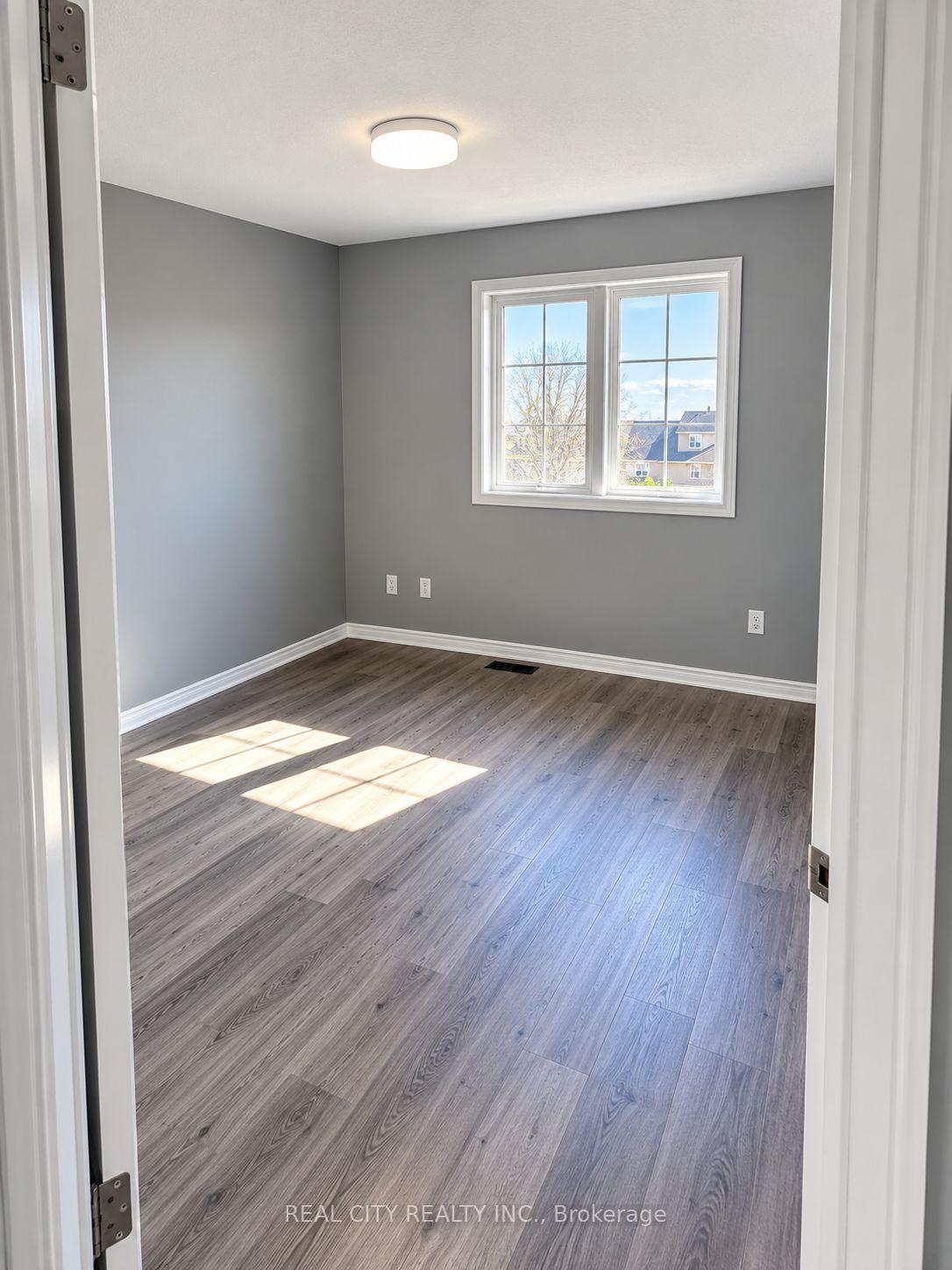 Photo 8 of 64 Clough Crescent, Guelph, Pineridge/Westminster Woods — HOMEH