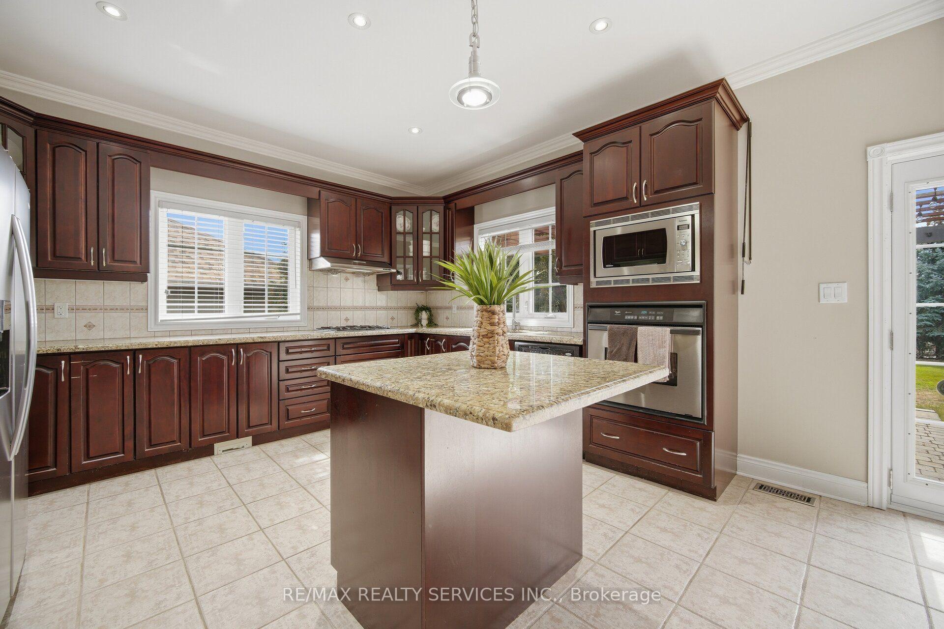 Photo 45 of 8910 Creditview Road, Brampton, Credit Valley — HOMEH