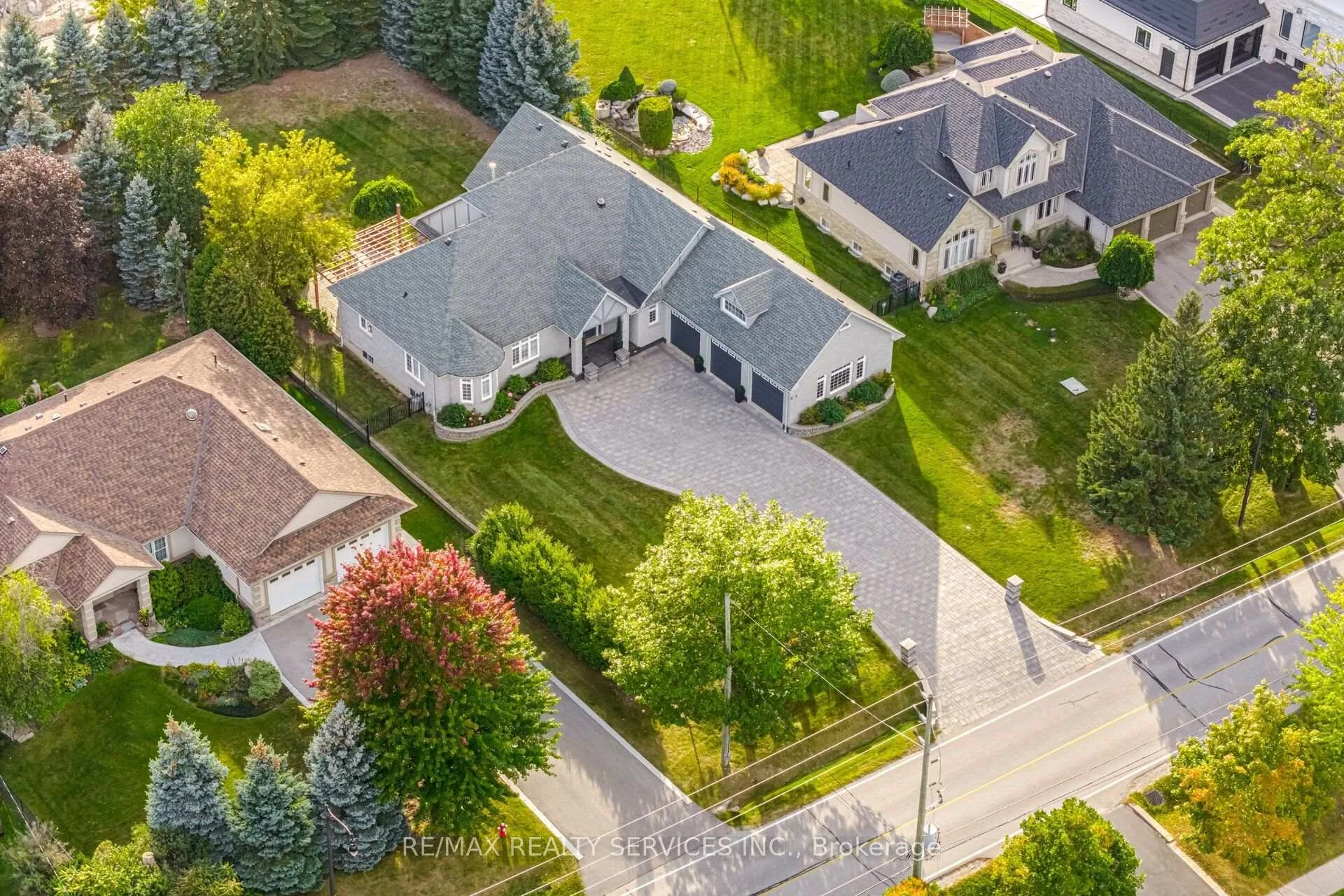 Photo 5 of 8910 Creditview Road, Brampton, Credit Valley — HOMEH