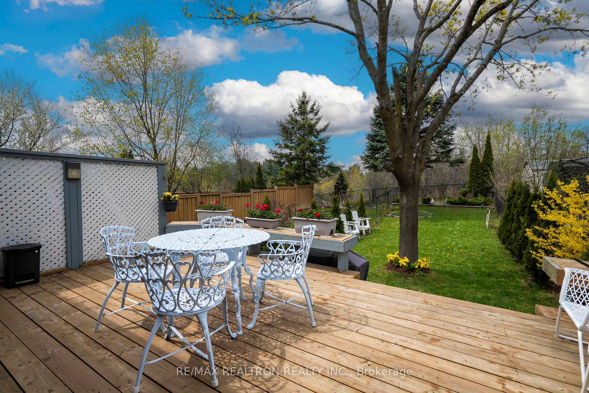Photo 3 of 36 Edgemont Court, Richmond Hill, Westbrook — HOMEH
