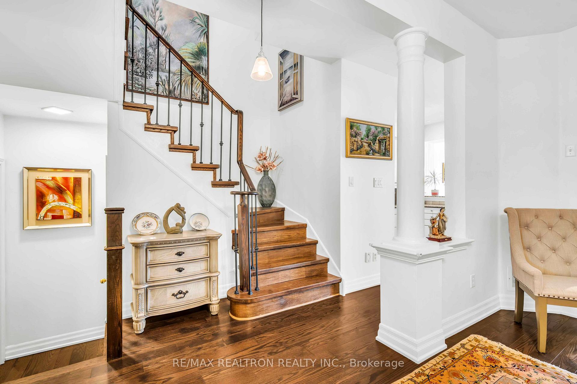 Photo 5 of 36 Edgemont Court, Richmond Hill, Westbrook — HOMEH
