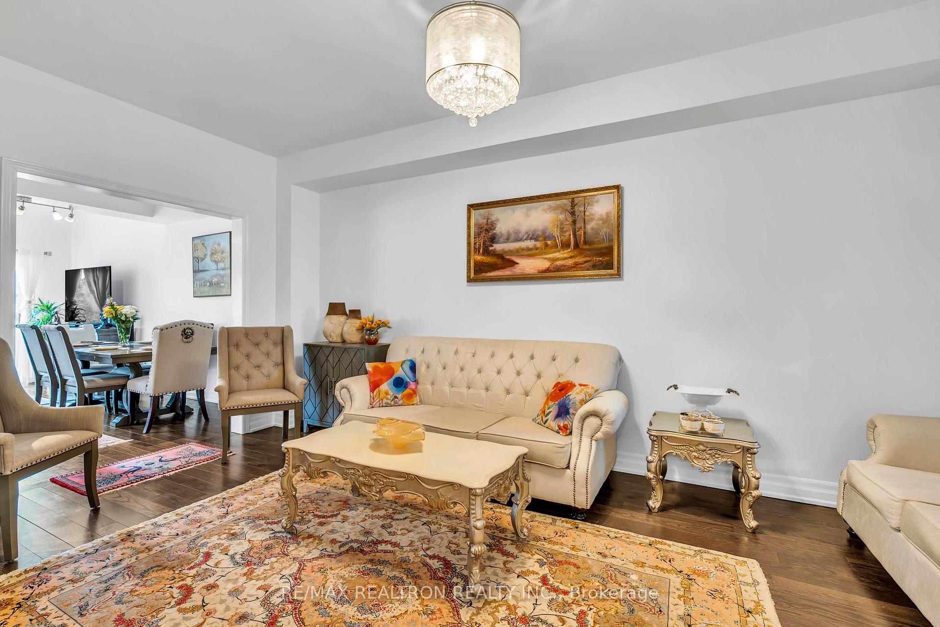 Photo 7 of 36 Edgemont Court, Richmond Hill, Westbrook — HOMEH