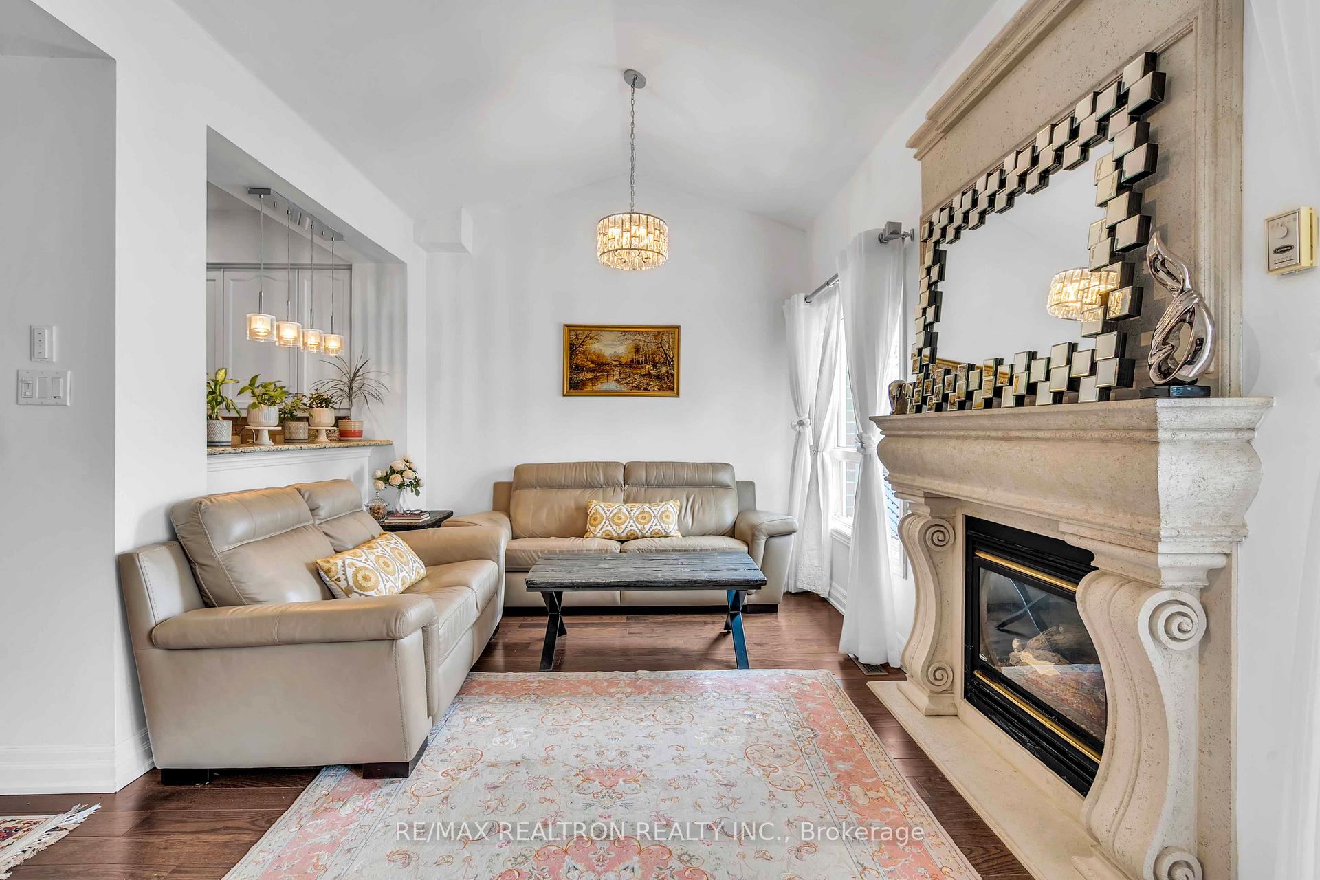 Photo 12 of 36 Edgemont Court, Richmond Hill, Westbrook — HOMEH