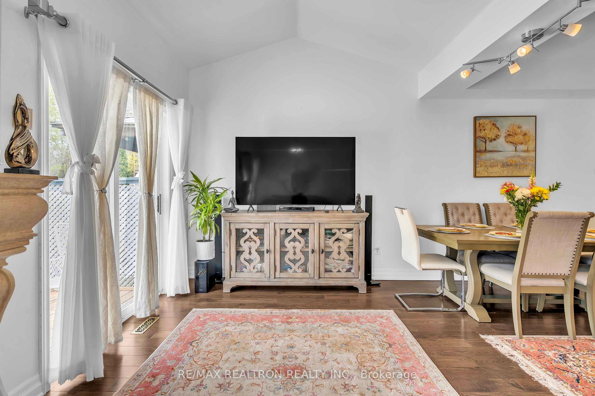 Photo 14 of 36 Edgemont Court, Richmond Hill, Westbrook — HOMEH