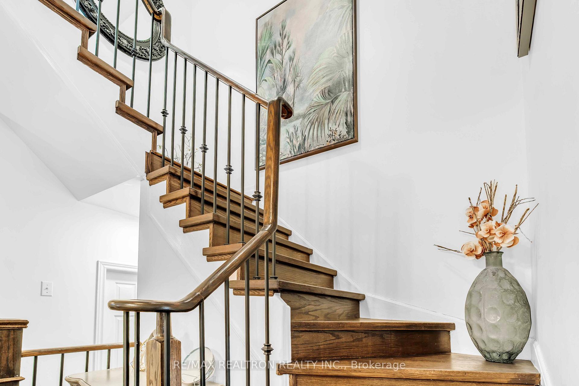 Photo 15 of 36 Edgemont Court, Richmond Hill, Westbrook — HOMEH