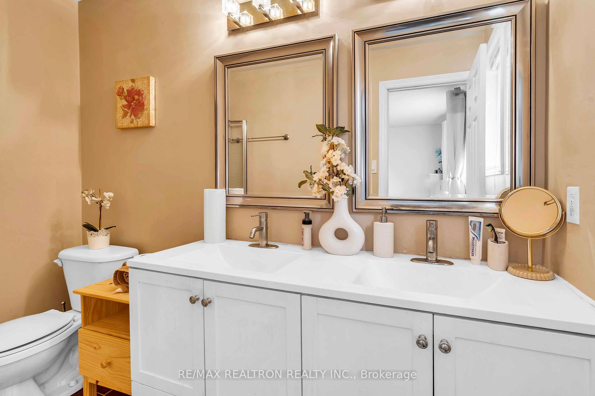 Photo 17 of 36 Edgemont Court, Richmond Hill, Westbrook — HOMEH