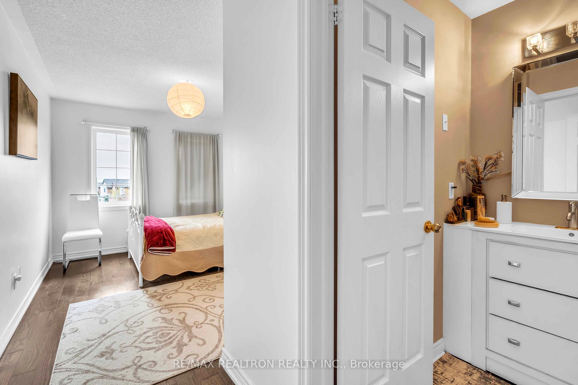 Photo 18 of 36 Edgemont Court, Richmond Hill, Westbrook — HOMEH