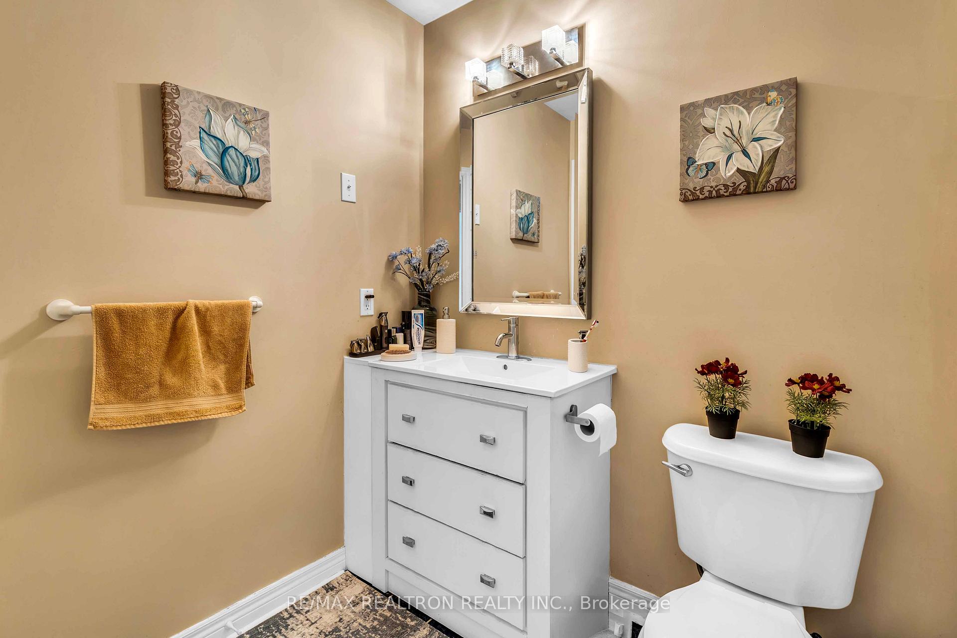Photo 19 of 36 Edgemont Court, Richmond Hill, Westbrook — HOMEH