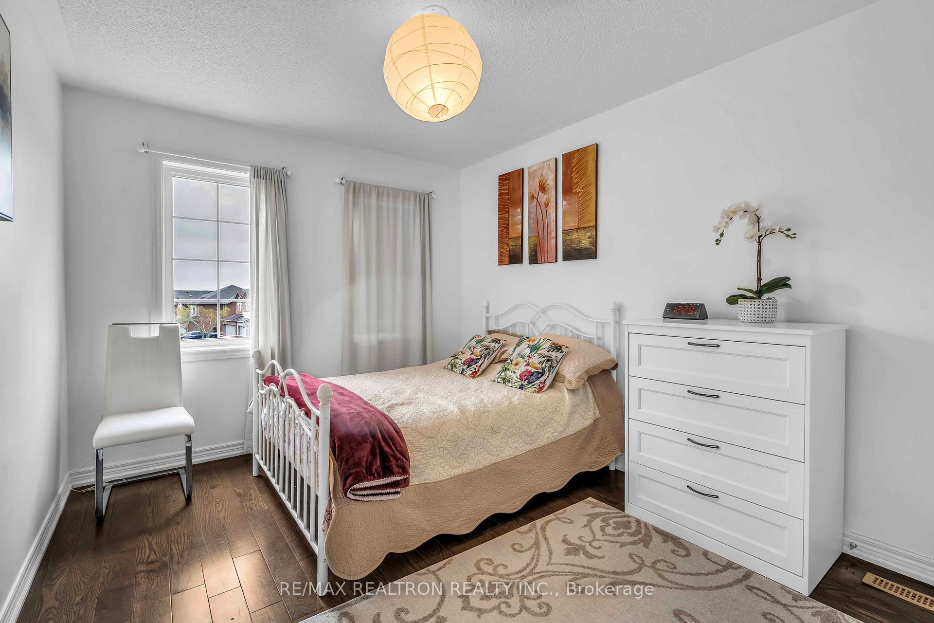 Photo 20 of 36 Edgemont Court, Richmond Hill, Westbrook — HOMEH