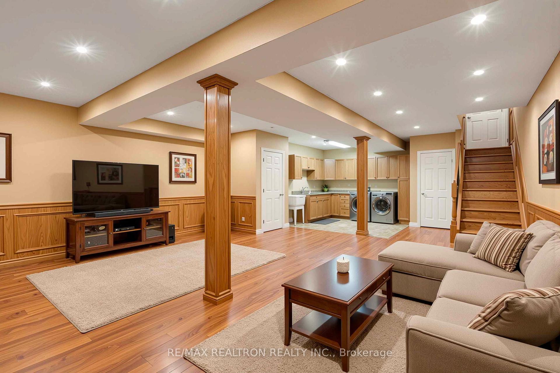 Photo 22 of 36 Edgemont Court, Richmond Hill, Westbrook — HOMEH