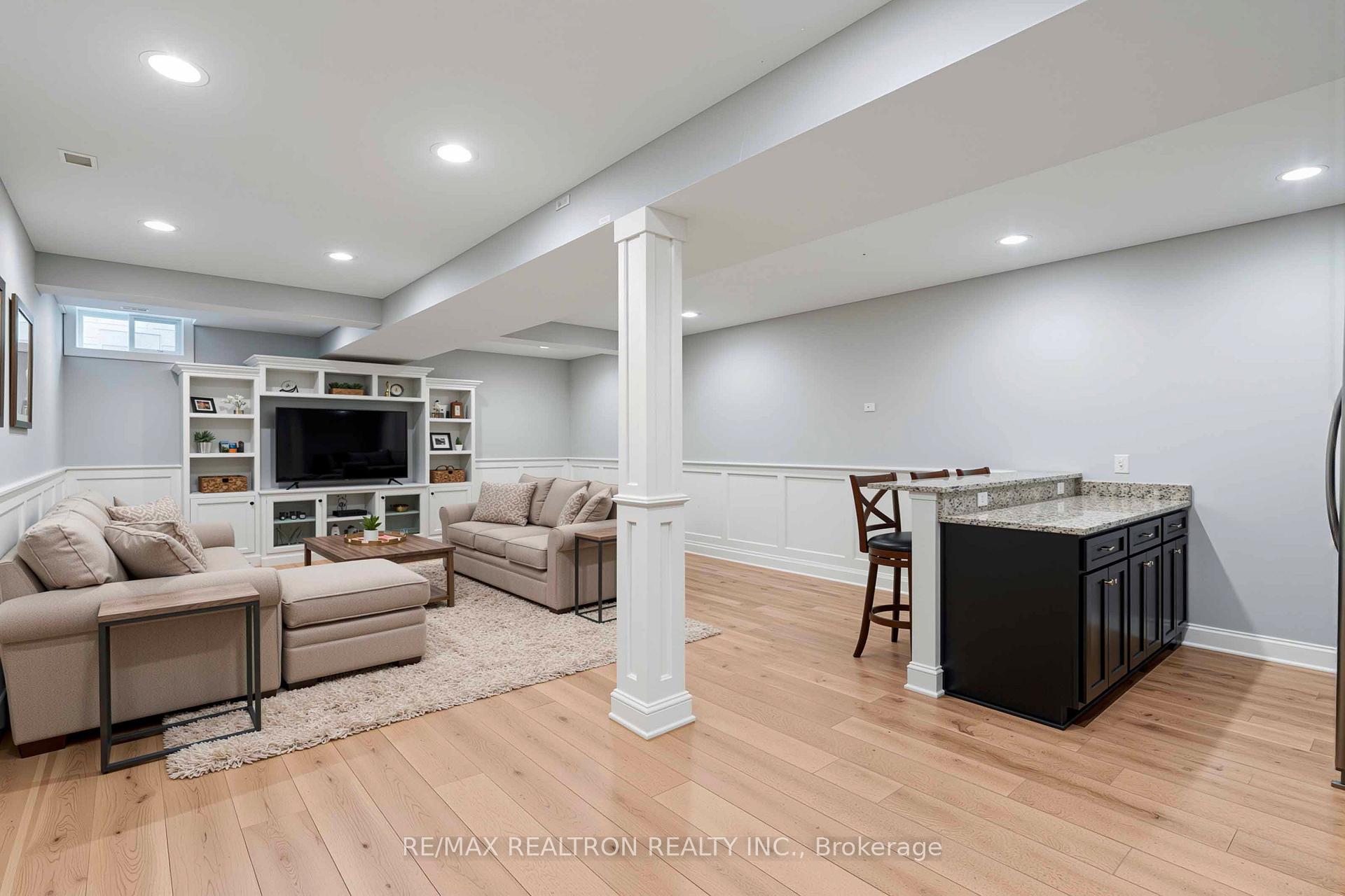 Photo 24 of 36 Edgemont Court, Richmond Hill, Westbrook — HOMEH