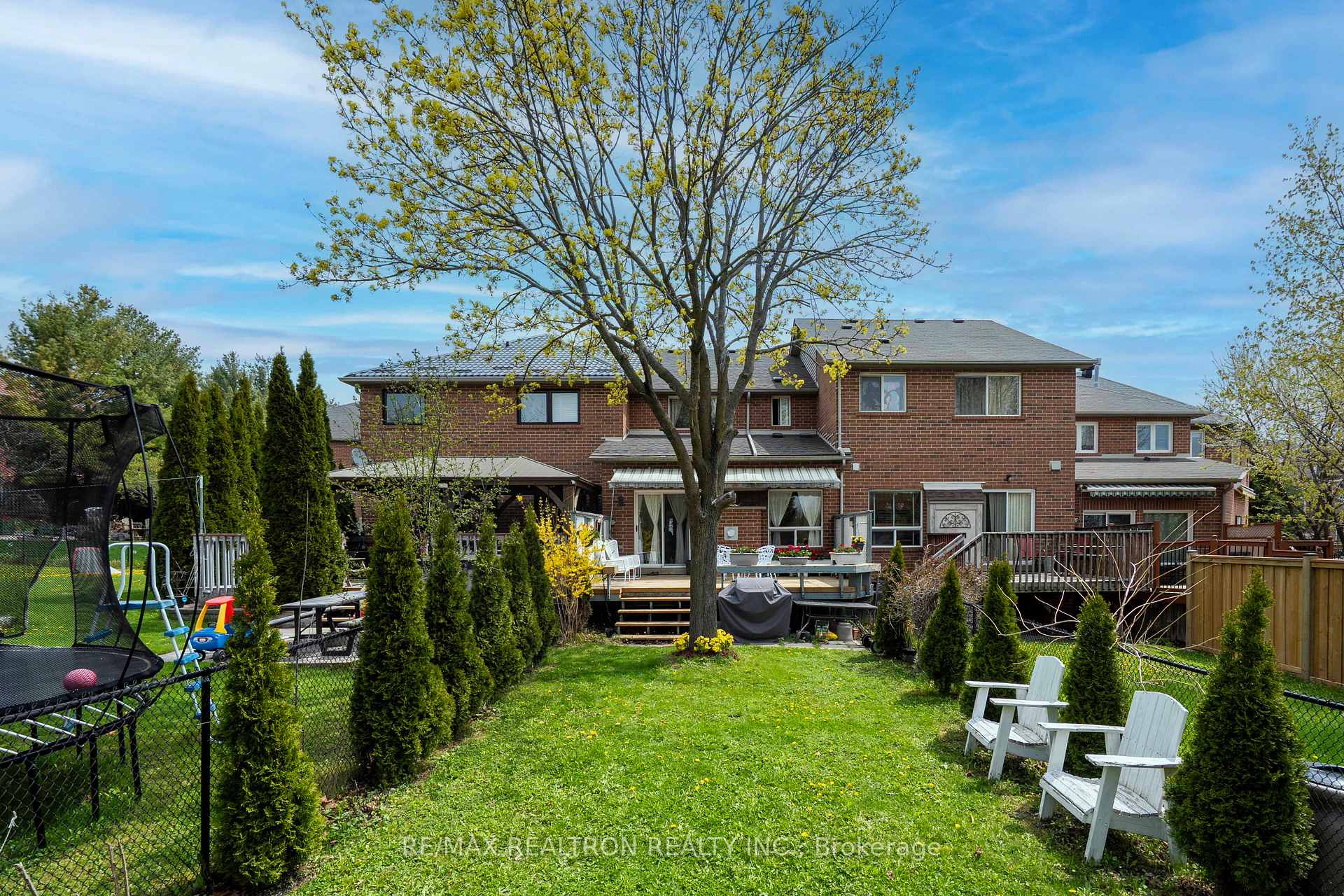 Photo 25 of 36 Edgemont Court, Richmond Hill, Westbrook — HOMEH