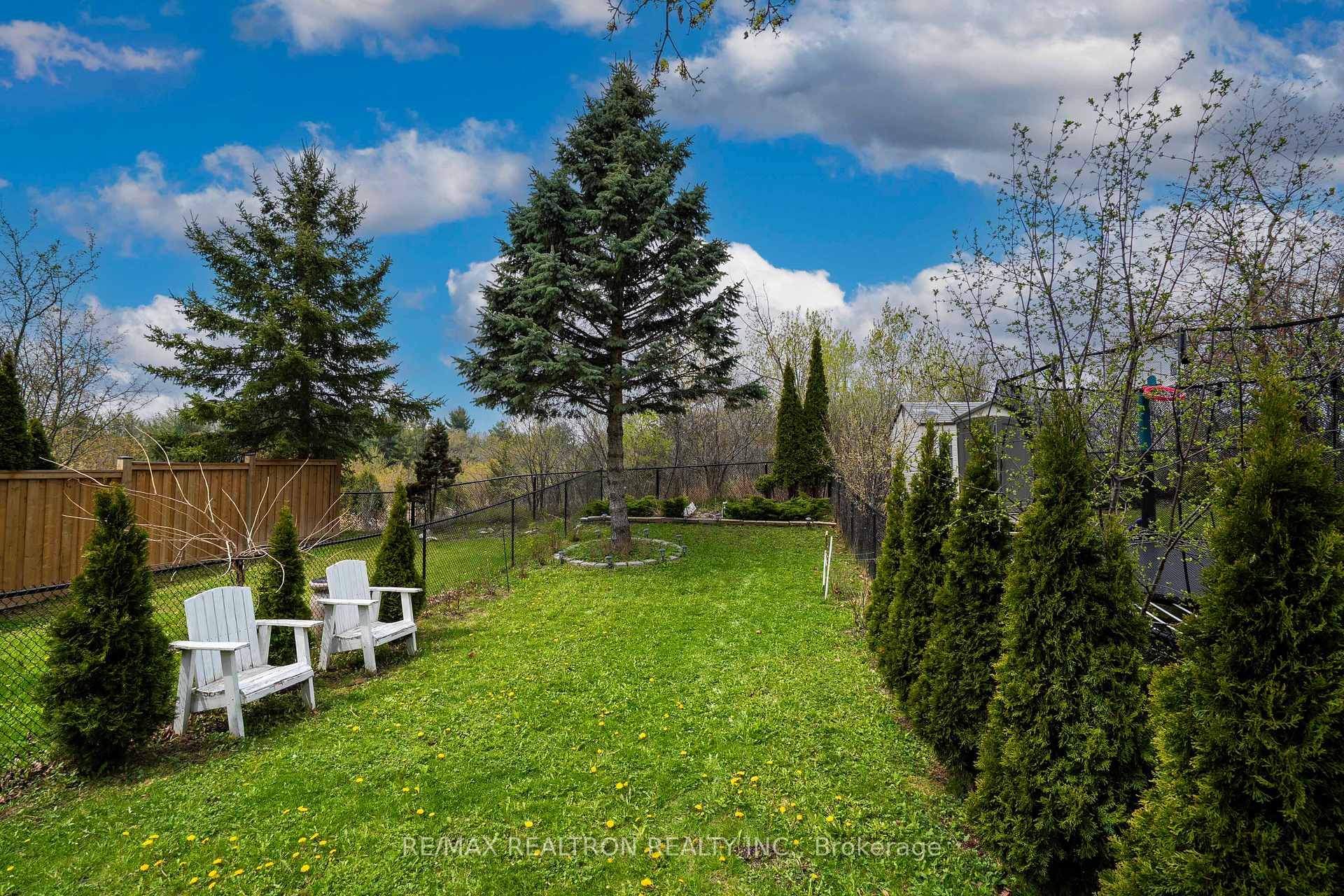 Photo 26 of 36 Edgemont Court, Richmond Hill, Westbrook — HOMEH
