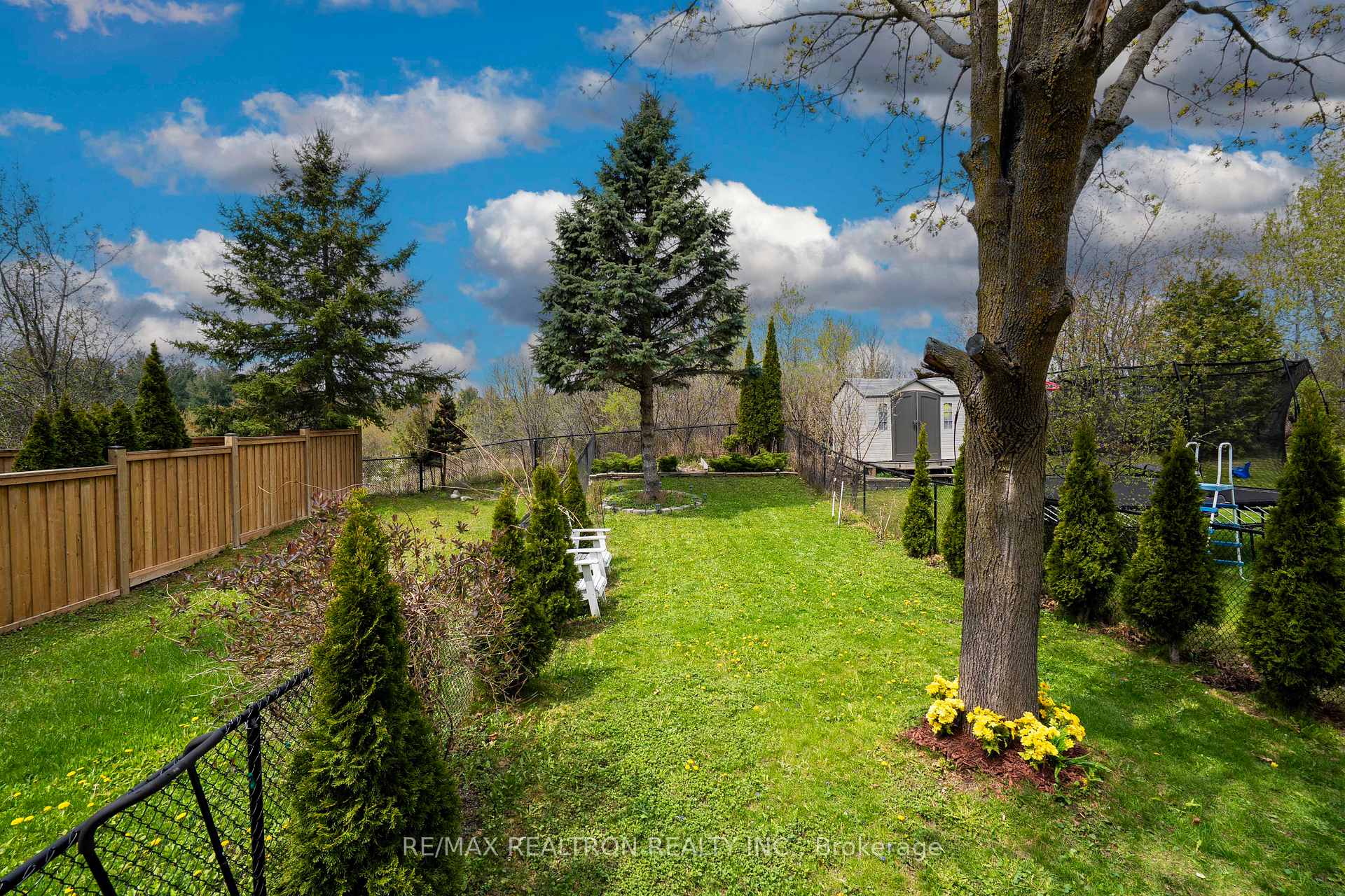 Photo 27 of 36 Edgemont Court, Richmond Hill, Westbrook — HOMEH