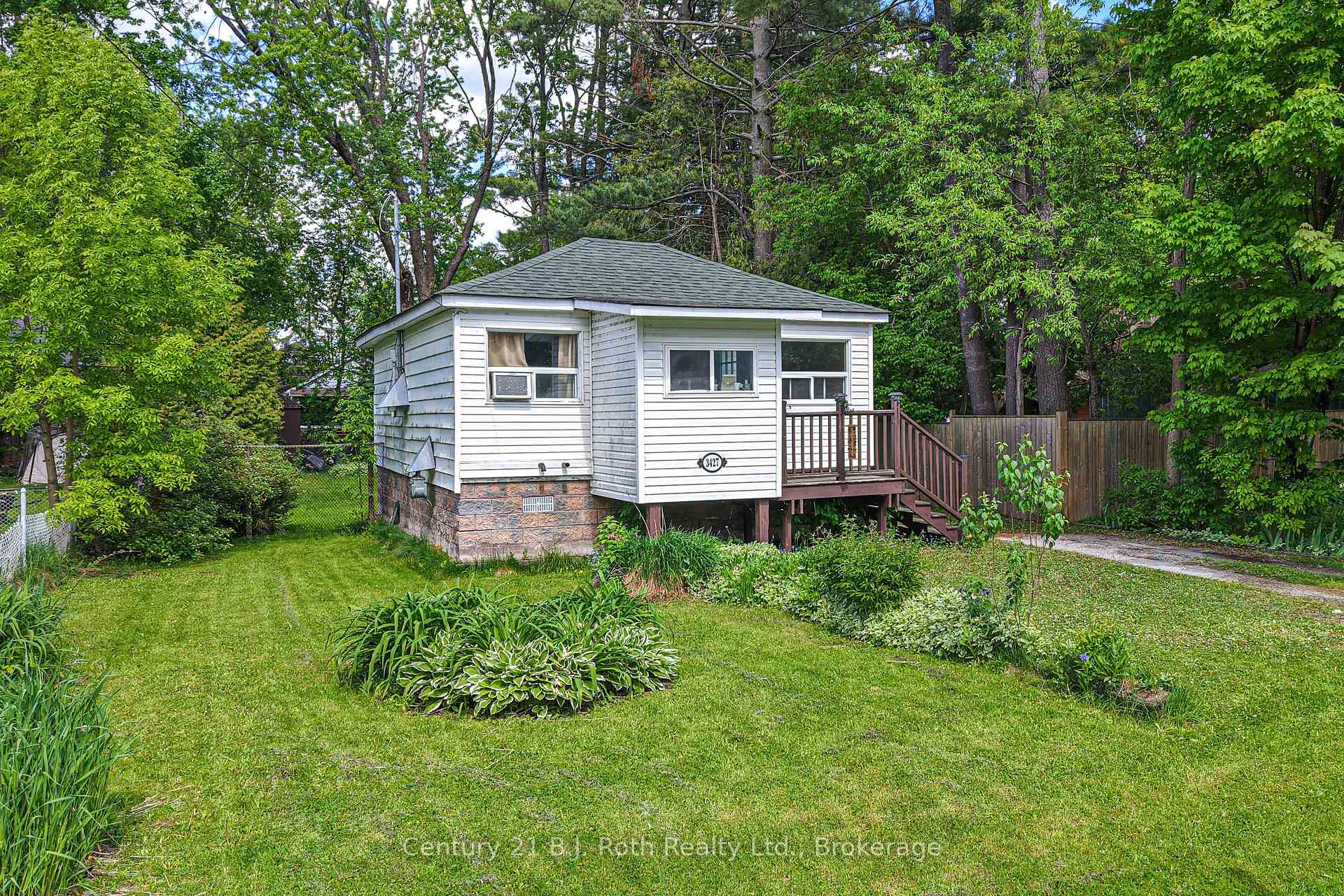 Photo of 3427 Coronation Avenue
