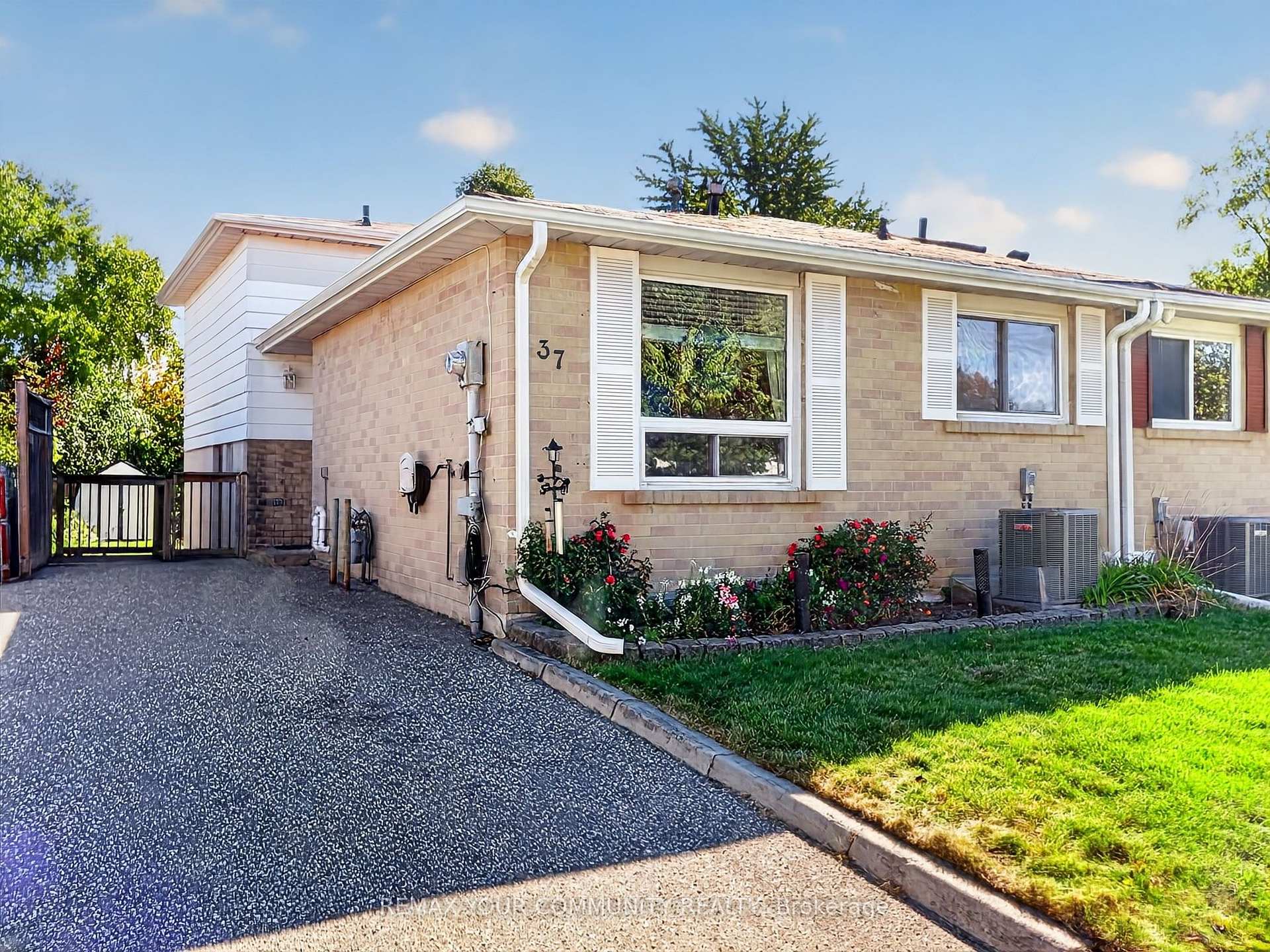 Photo 2 of 37 Coxworth Crescent, Scarborough, Malvern — HOMEH