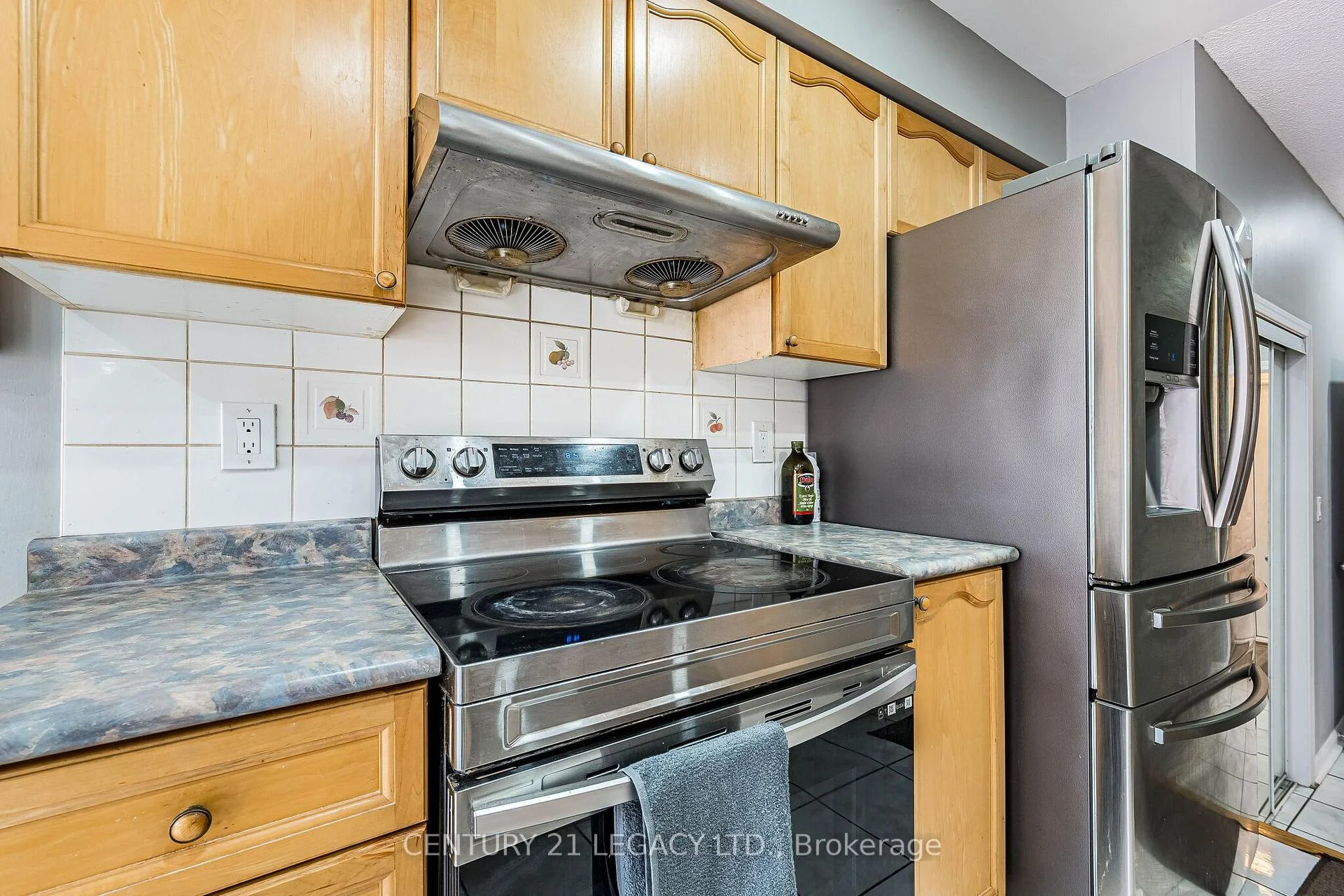 Photo 10 of 64 Narrow Valley Crescent, Brampton, Sandringham-Wellington — HOMEH
