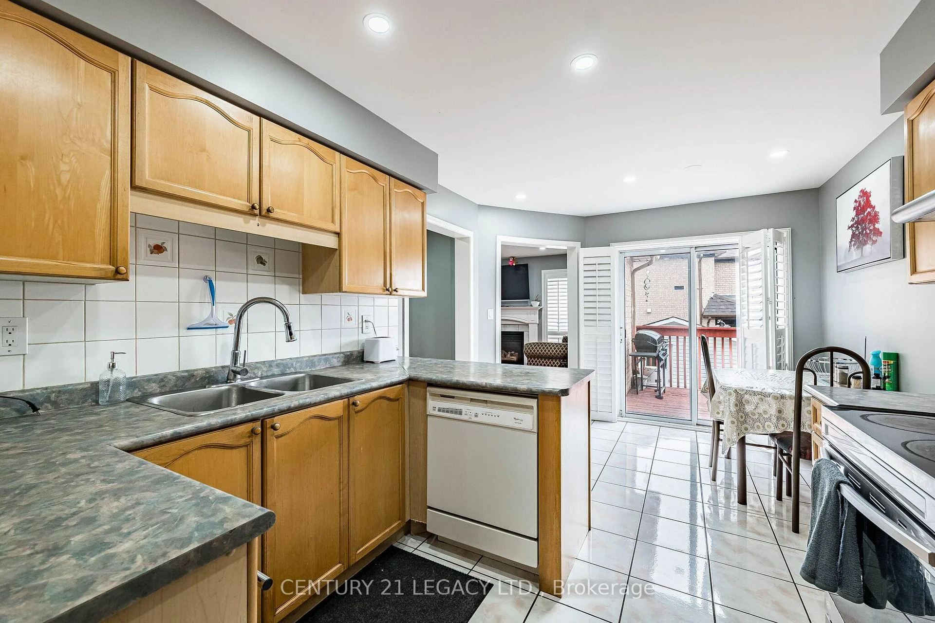 Photo 11 of 64 Narrow Valley Crescent, Brampton, Sandringham-Wellington — HOMEH