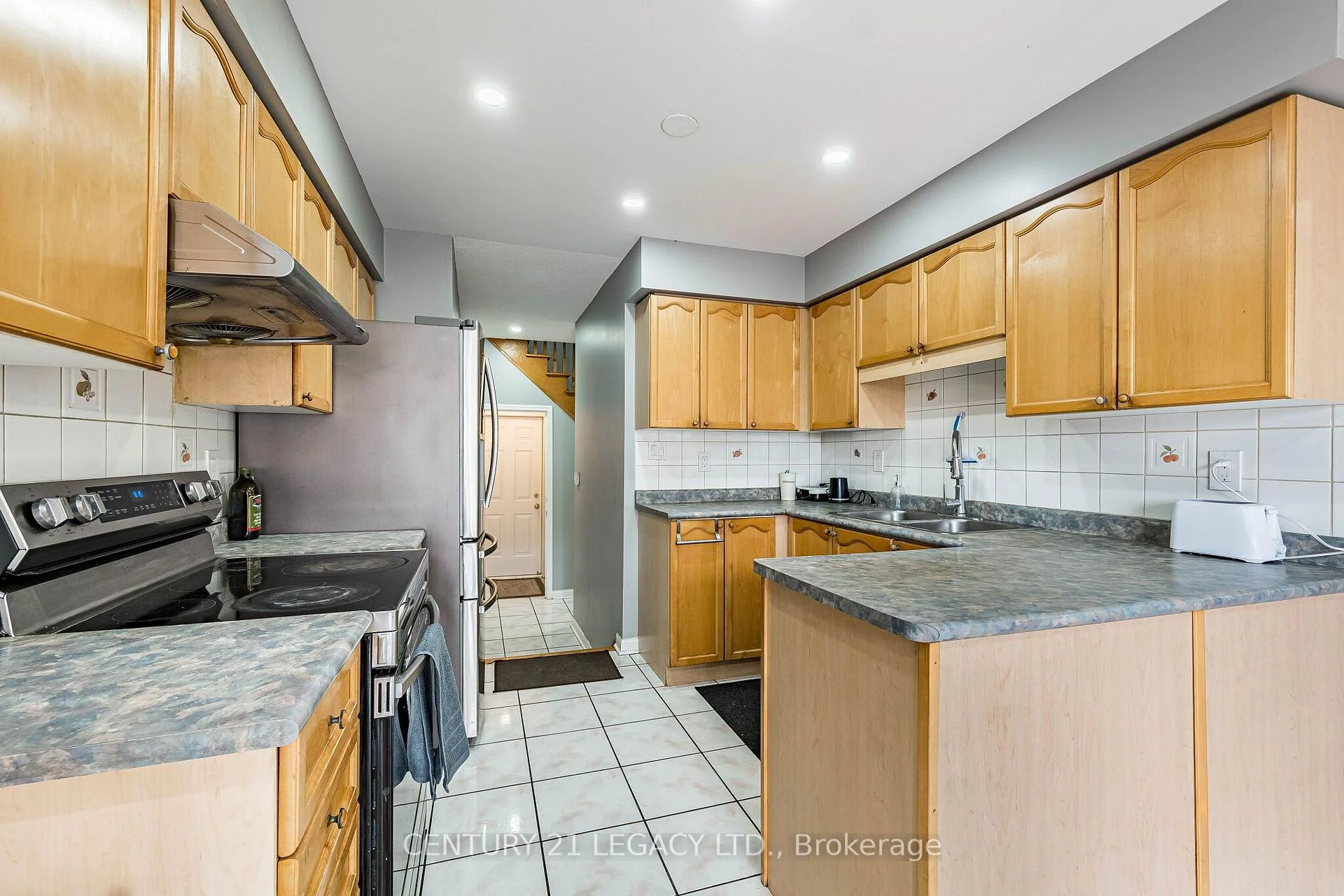 Photo 12 of 64 Narrow Valley Crescent, Brampton, Sandringham-Wellington — HOMEH
