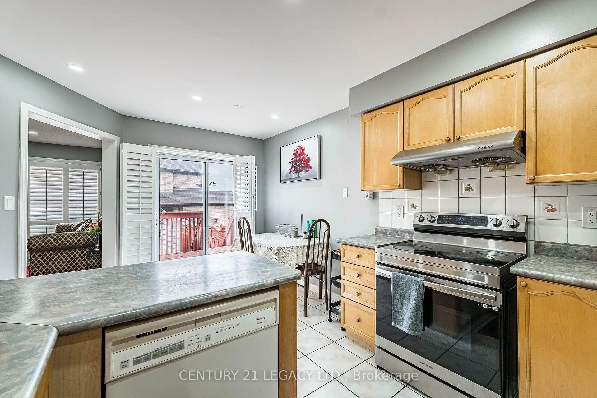 Photo 13 of 64 Narrow Valley Crescent, Brampton, Sandringham-Wellington — HOMEH