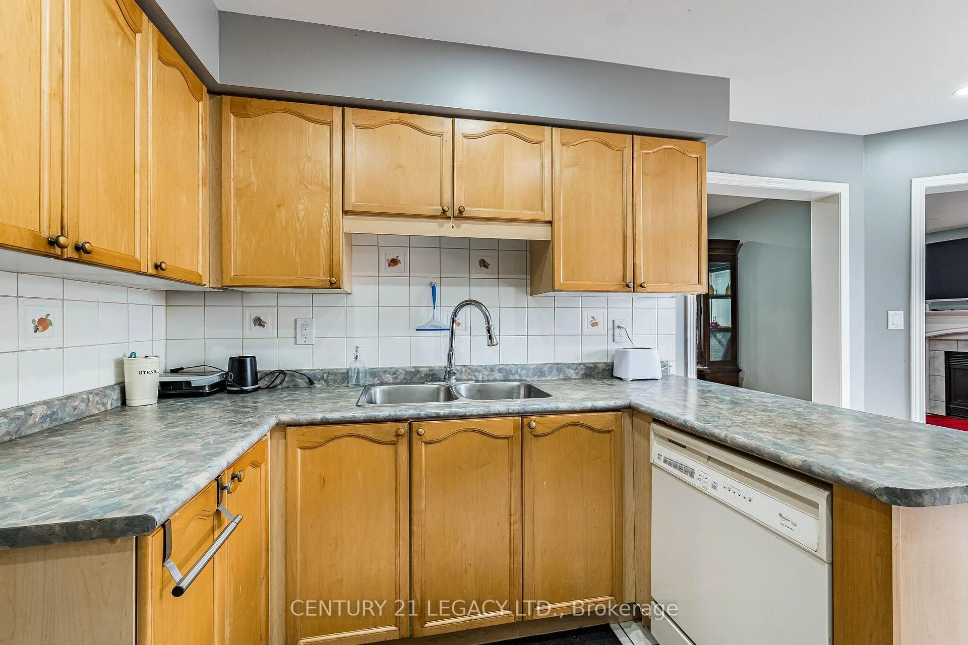 Photo 14 of 64 Narrow Valley Crescent, Brampton, Sandringham-Wellington — HOMEH