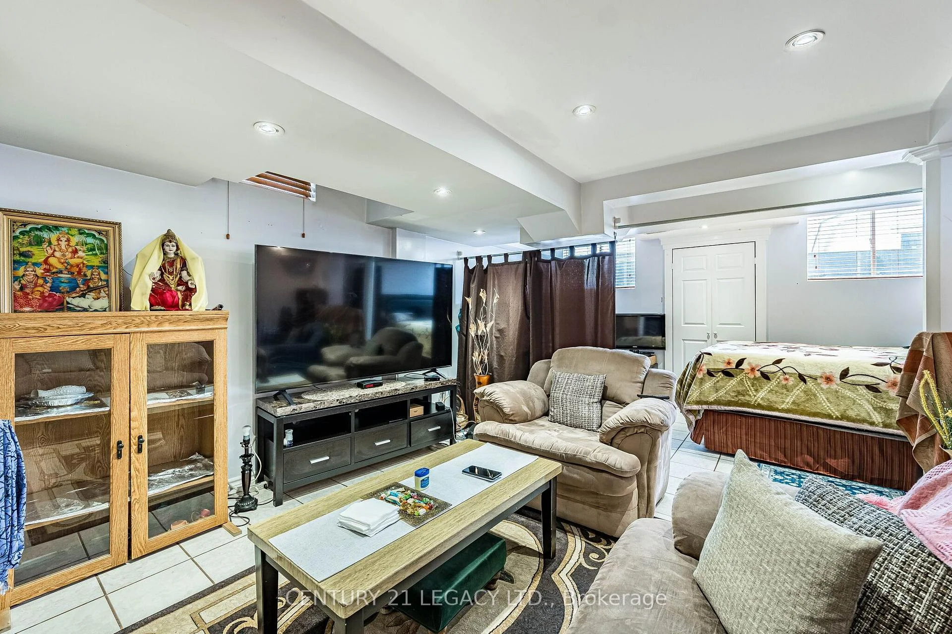 Photo 44 of 64 Narrow Valley Crescent, Brampton, Sandringham-Wellington — HOMEH