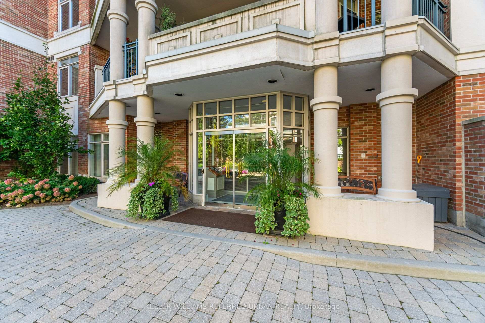 Photo 3 of Unit 210, 10 Old Mill Trail, Etobicoke, Kingsway South — HOMEH
