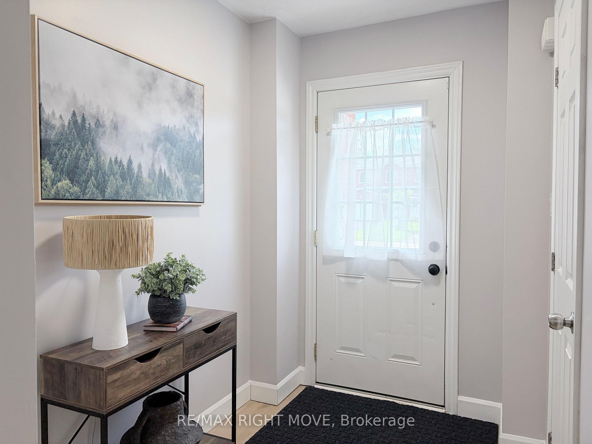 Photo 3 of 40 Michelle Drive, Orillia — HOMEH