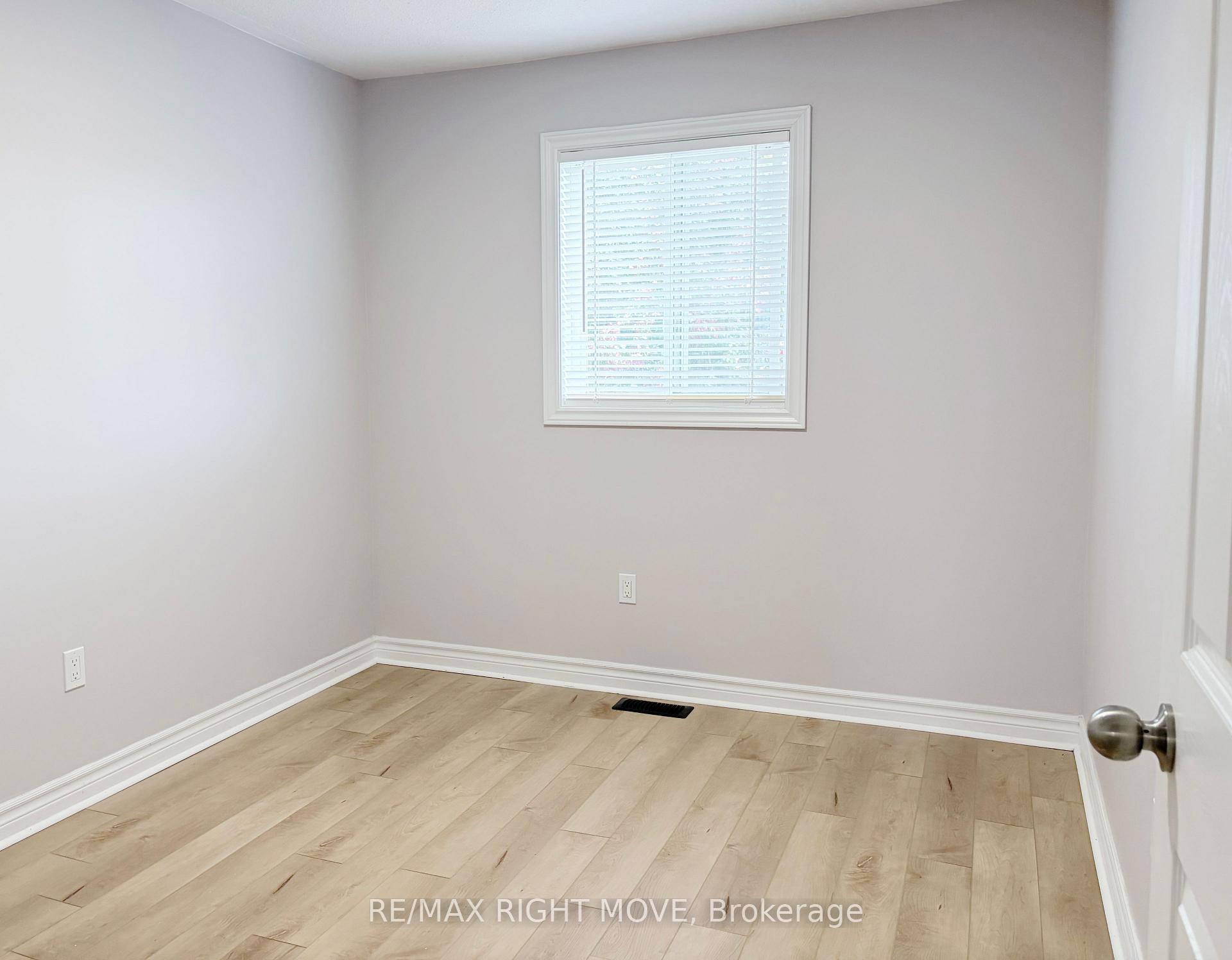 Photo 16 of 40 Michelle Drive, Orillia — HOMEH