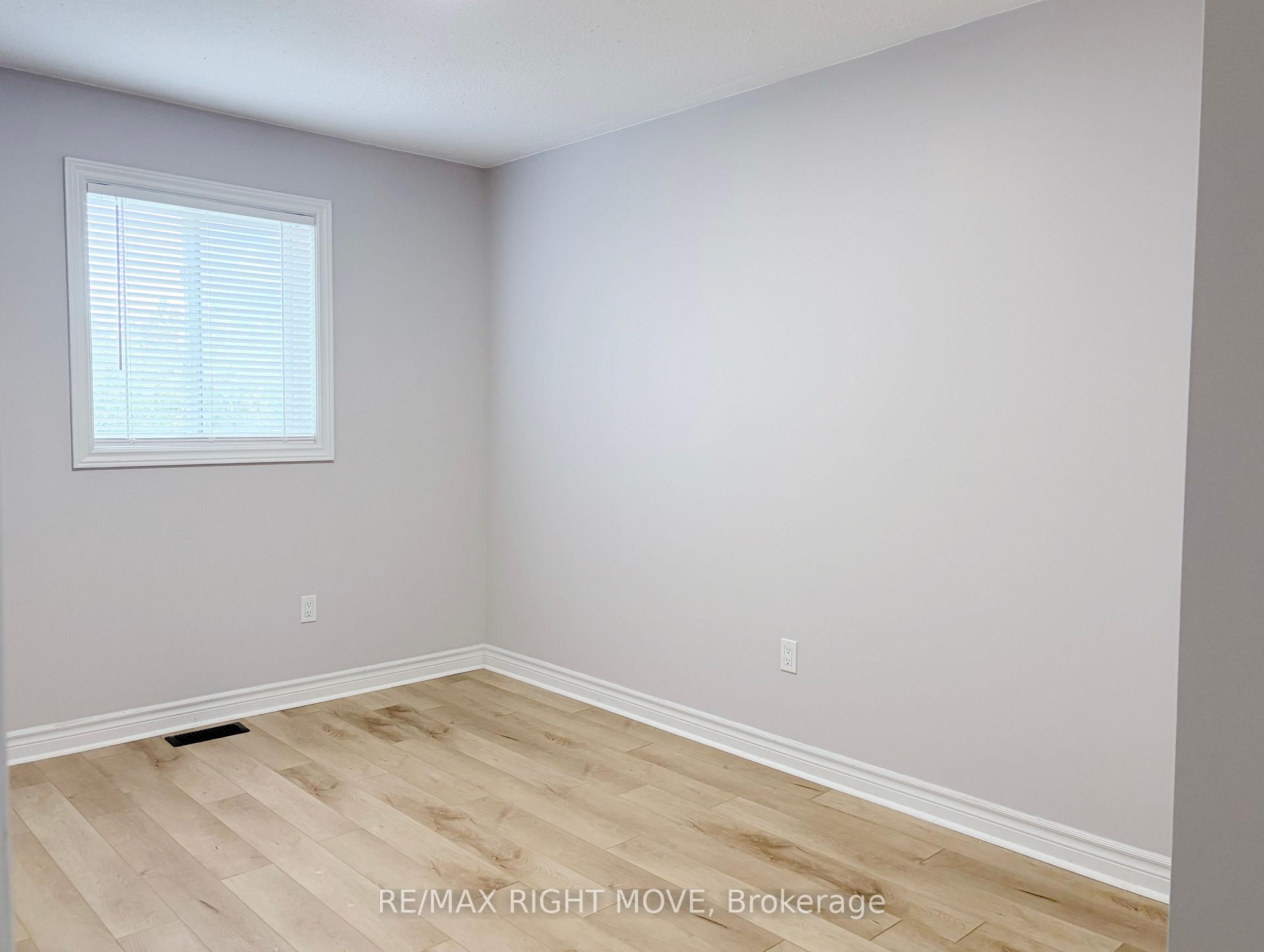 Photo 18 of 40 Michelle Drive, Orillia — HOMEH