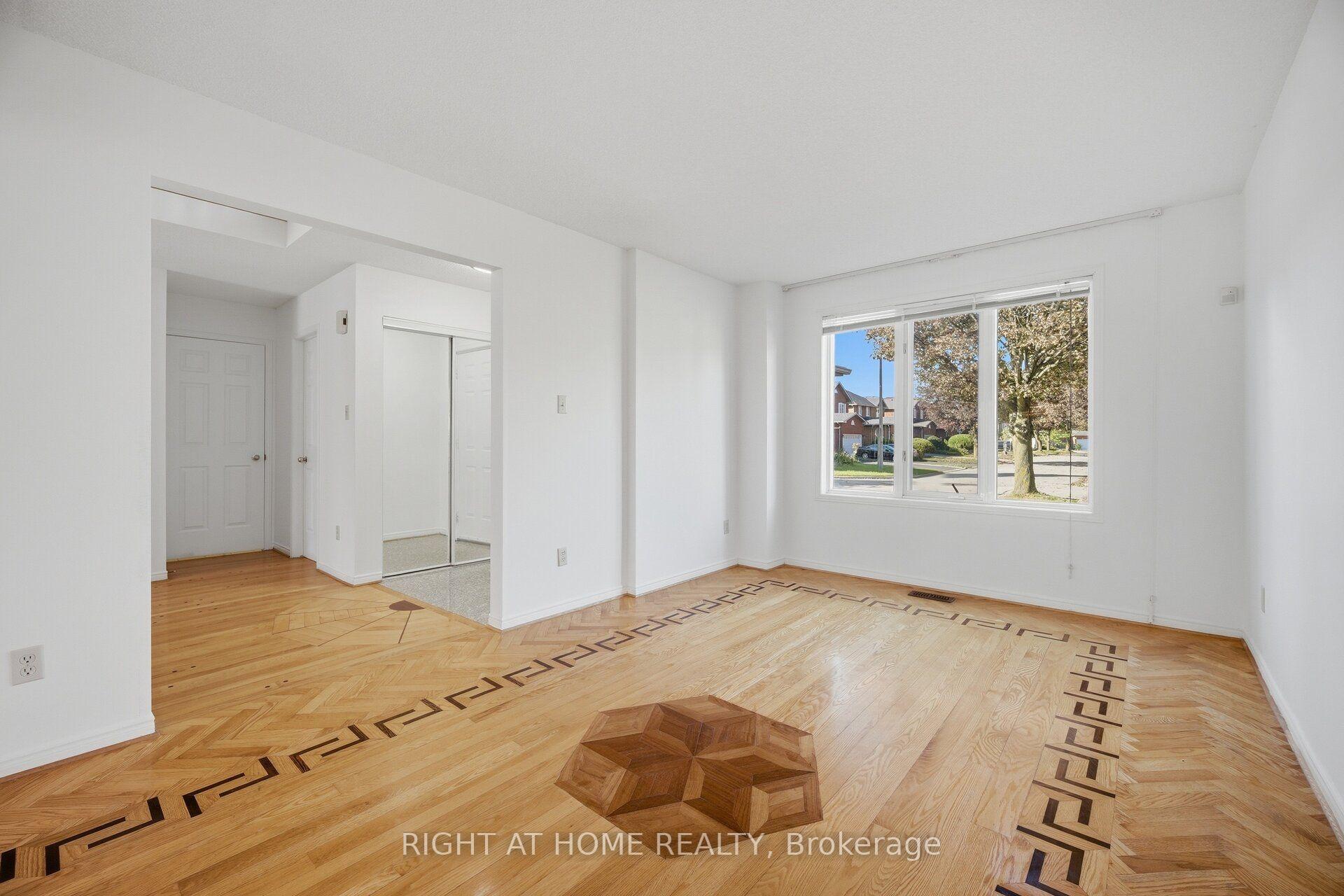 Photo 9 of 11 Lynda Mcneil Place, Markham, Middlefield — HOMEH