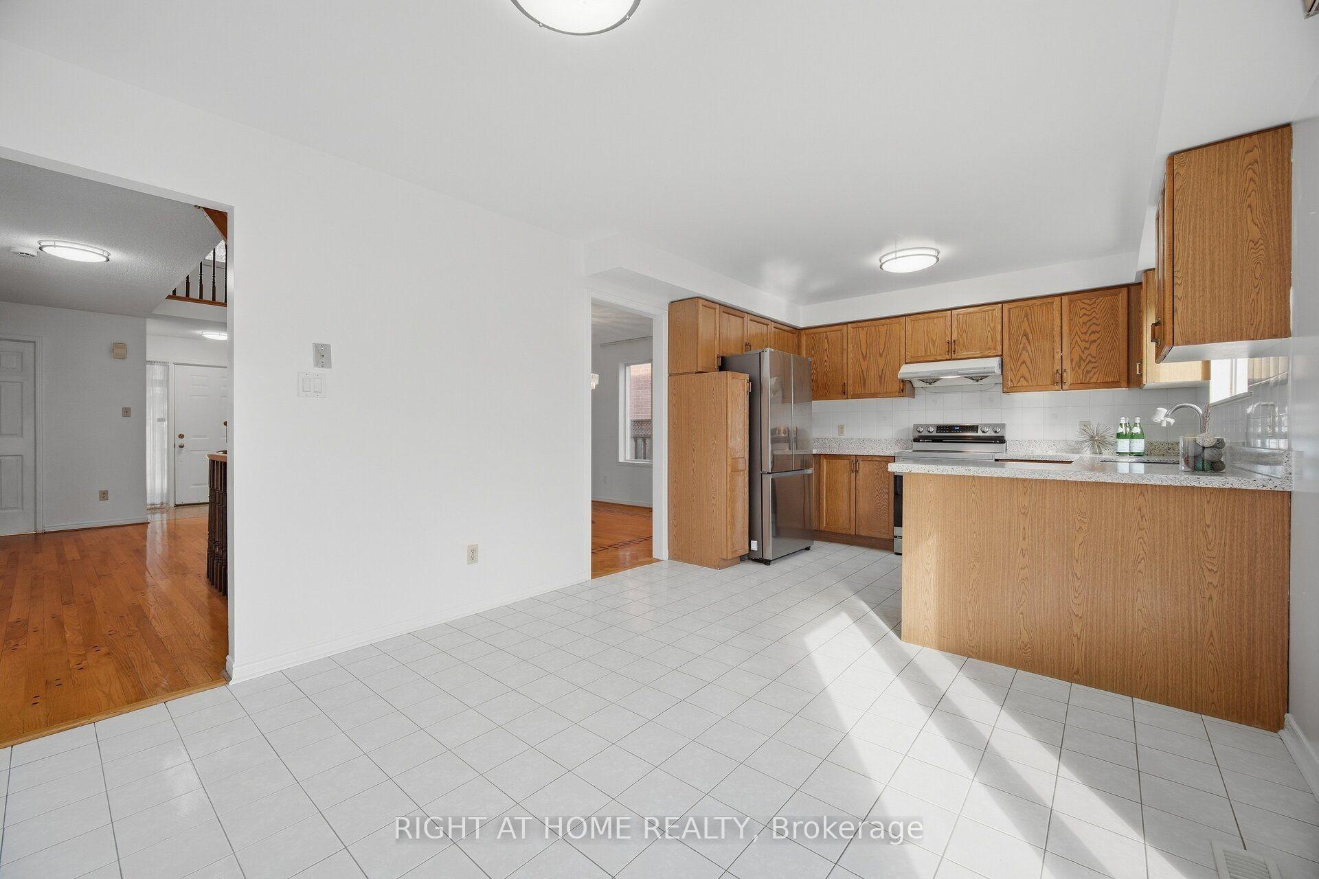 Photo 14 of 11 Lynda Mcneil Place, Markham, Middlefield — HOMEH