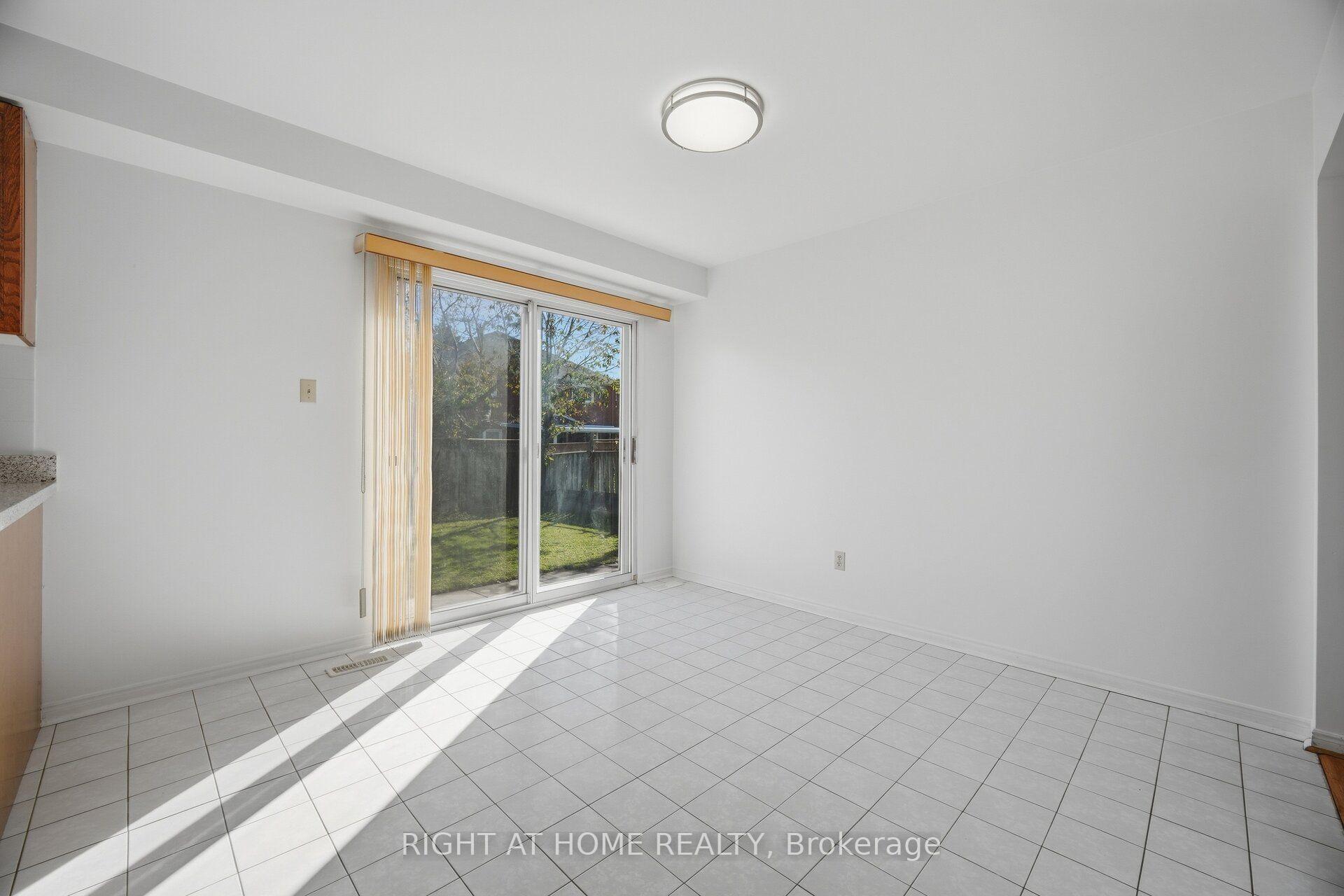 Photo 16 of 11 Lynda Mcneil Place, Markham, Middlefield — HOMEH