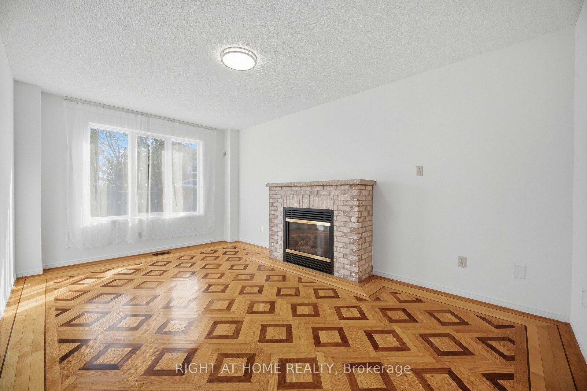 Photo 17 of 11 Lynda Mcneil Place, Markham, Middlefield — HOMEH
