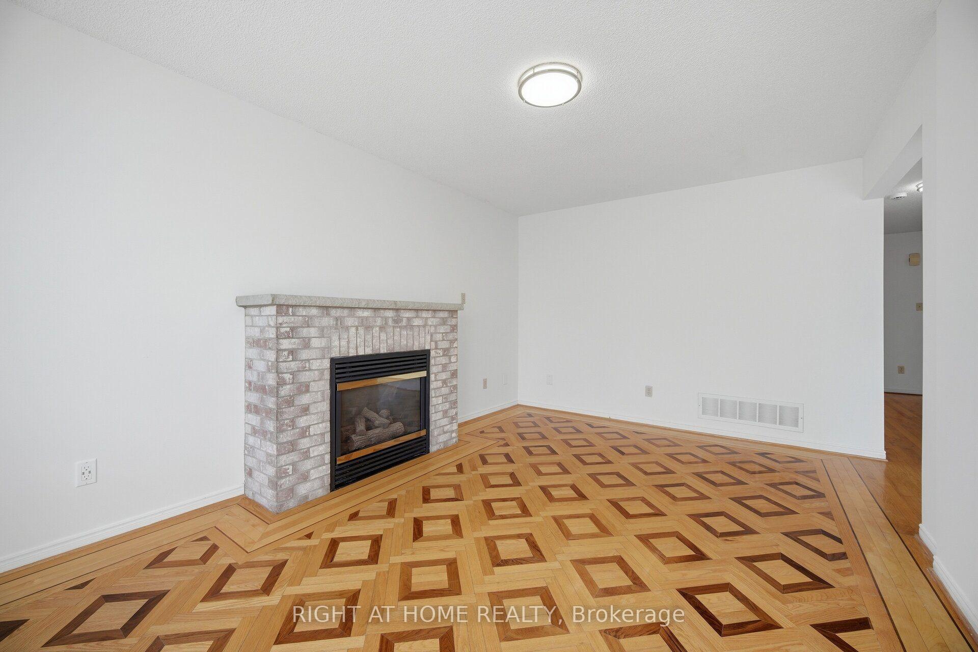 Photo 18 of 11 Lynda Mcneil Place, Markham, Middlefield — HOMEH