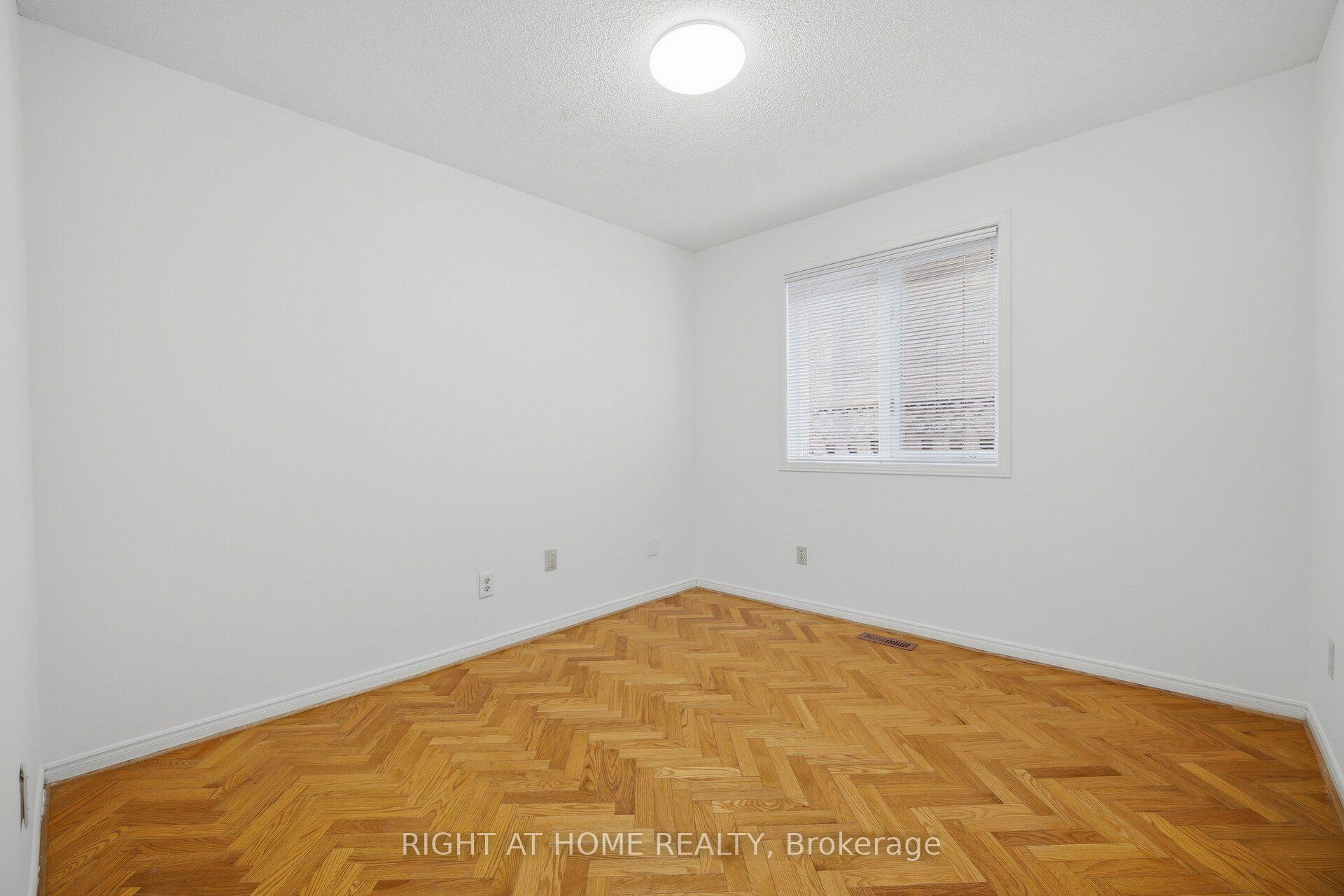 Photo 19 of 11 Lynda Mcneil Place, Markham, Middlefield — HOMEH