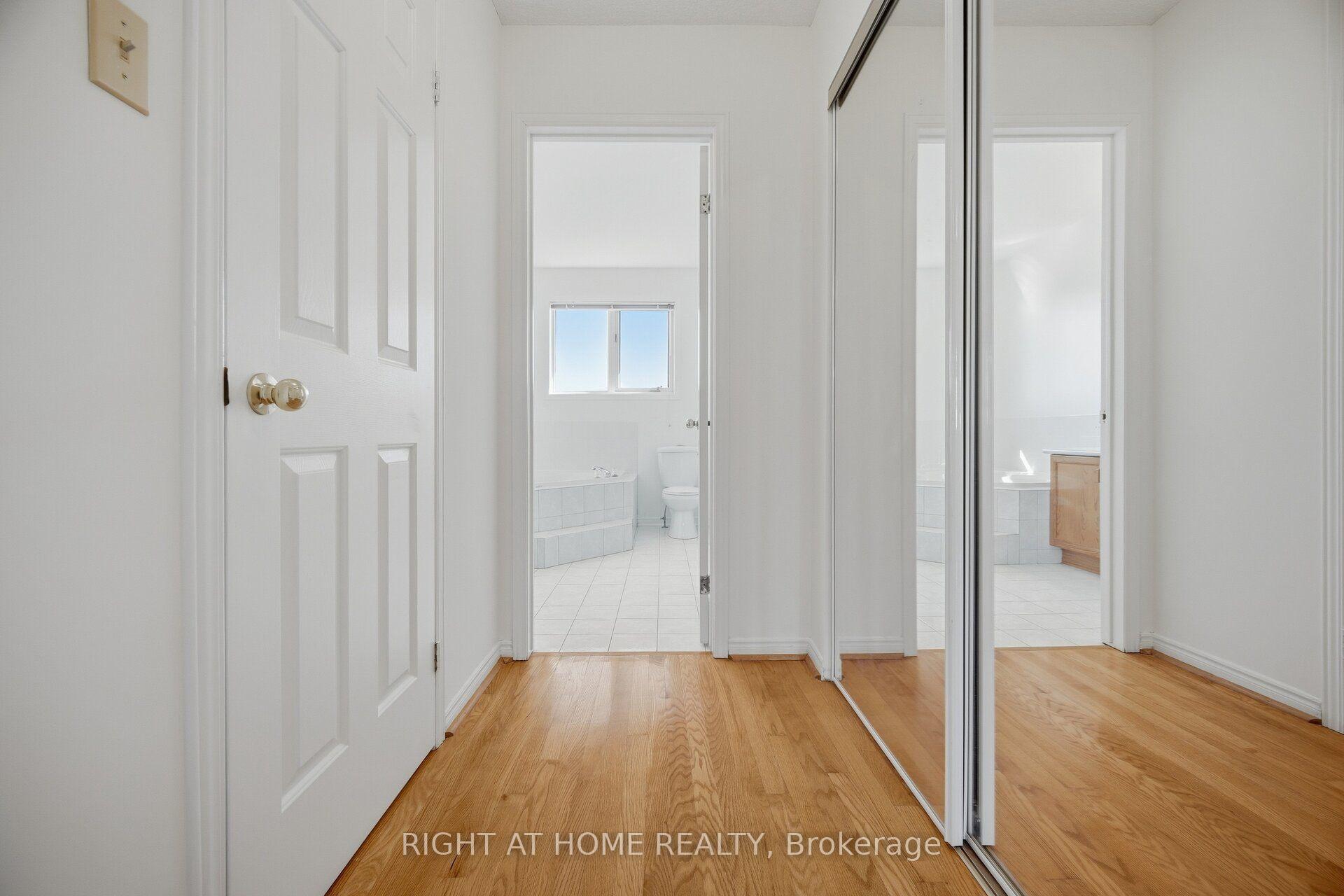 Photo 24 of 11 Lynda Mcneil Place, Markham, Middlefield — HOMEH