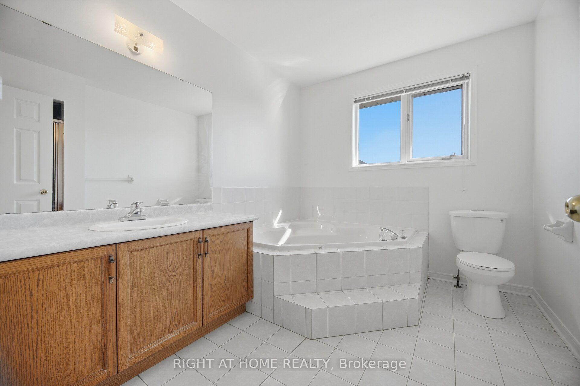 Photo 25 of 11 Lynda Mcneil Place, Markham, Middlefield — HOMEH