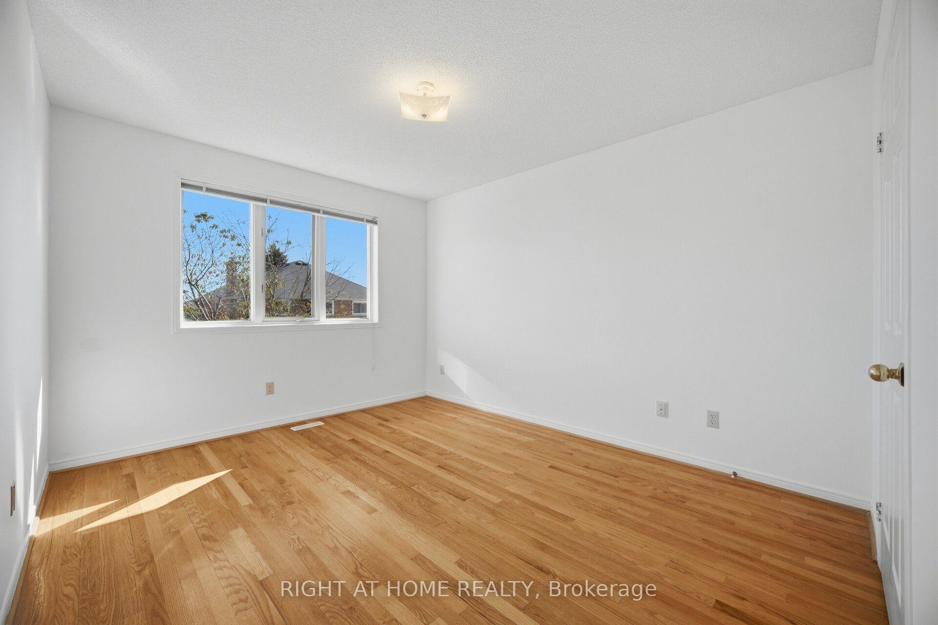 Photo 32 of 11 Lynda Mcneil Place, Markham, Middlefield — HOMEH