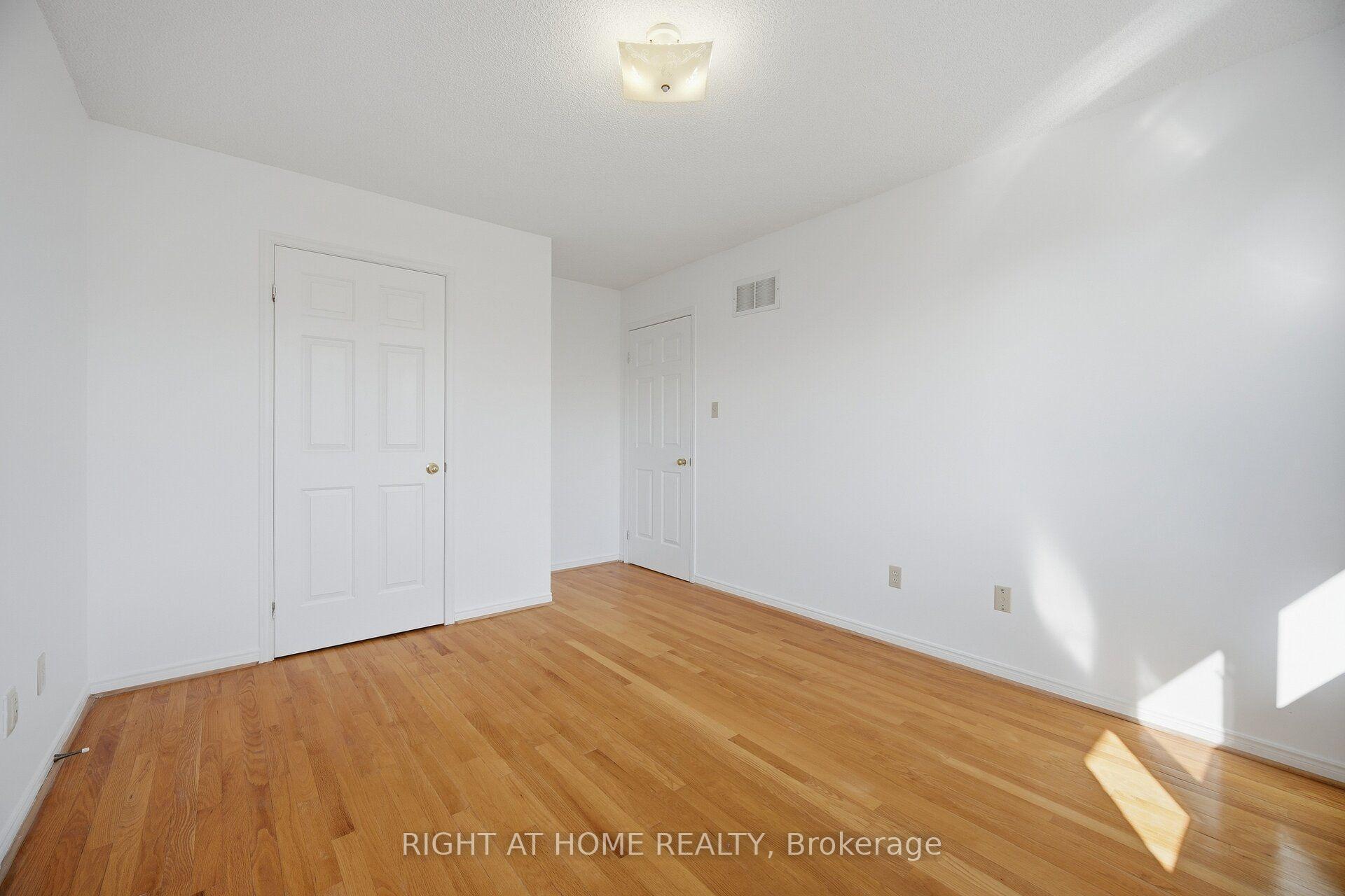 Photo 33 of 11 Lynda Mcneil Place, Markham, Middlefield — HOMEH