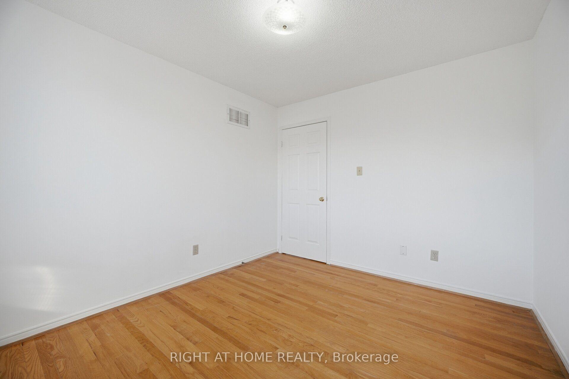 Photo 35 of 11 Lynda Mcneil Place, Markham, Middlefield — HOMEH