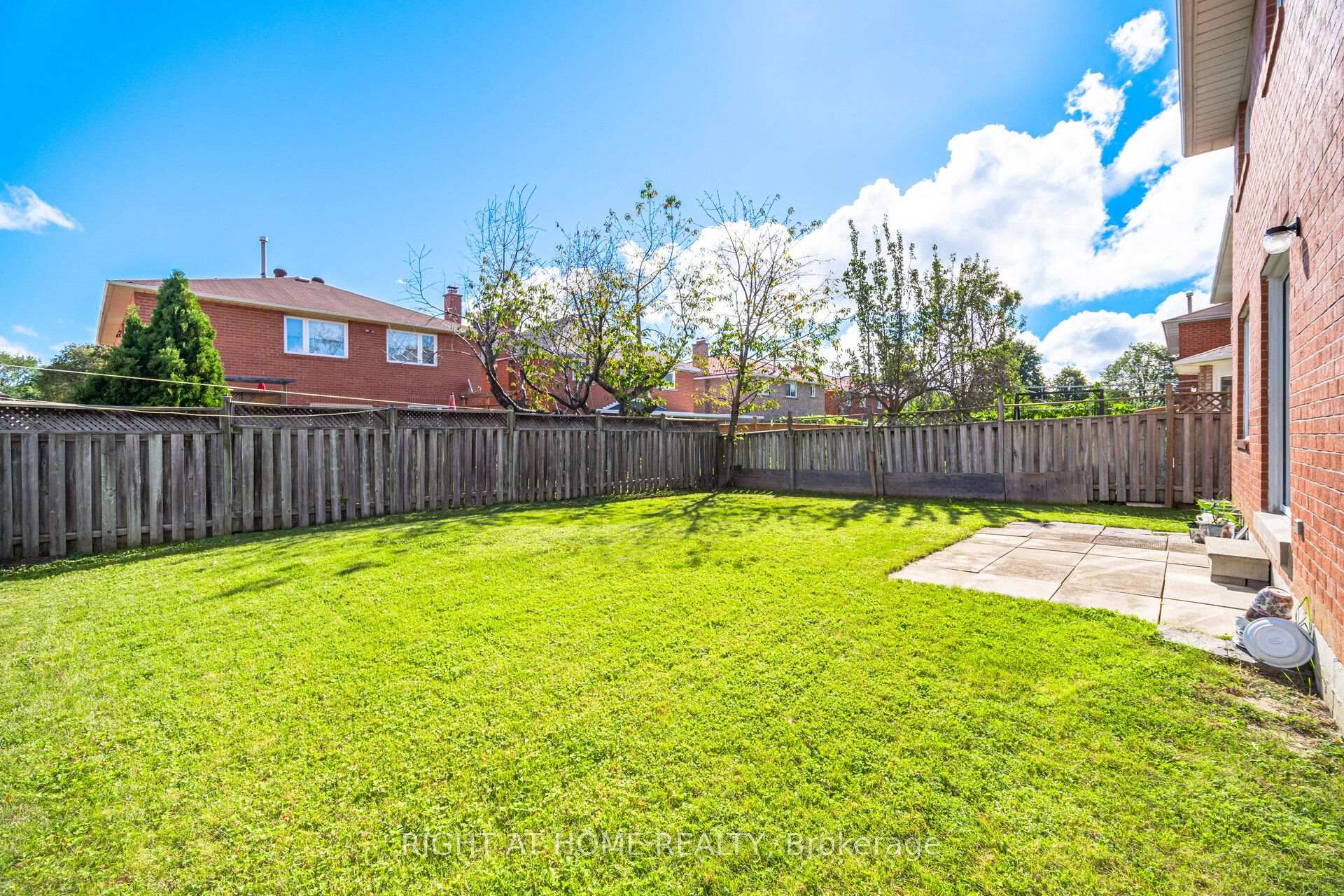 Photo 43 of 11 Lynda Mcneil Place, Markham, Middlefield — HOMEH