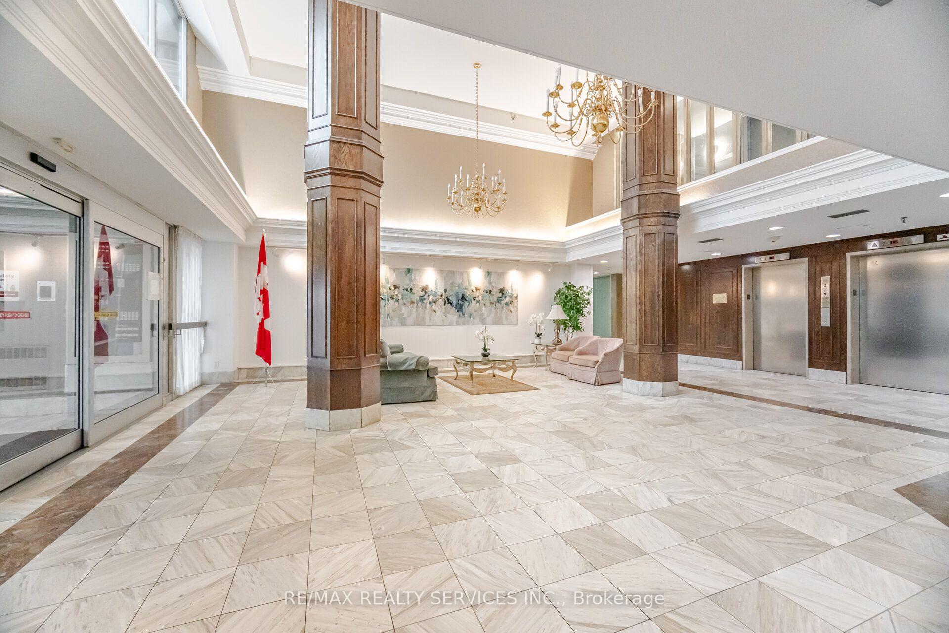 Photo 3 of Unit 404, 330 Mill Street S, Brampton, Brampton South — HOMEH