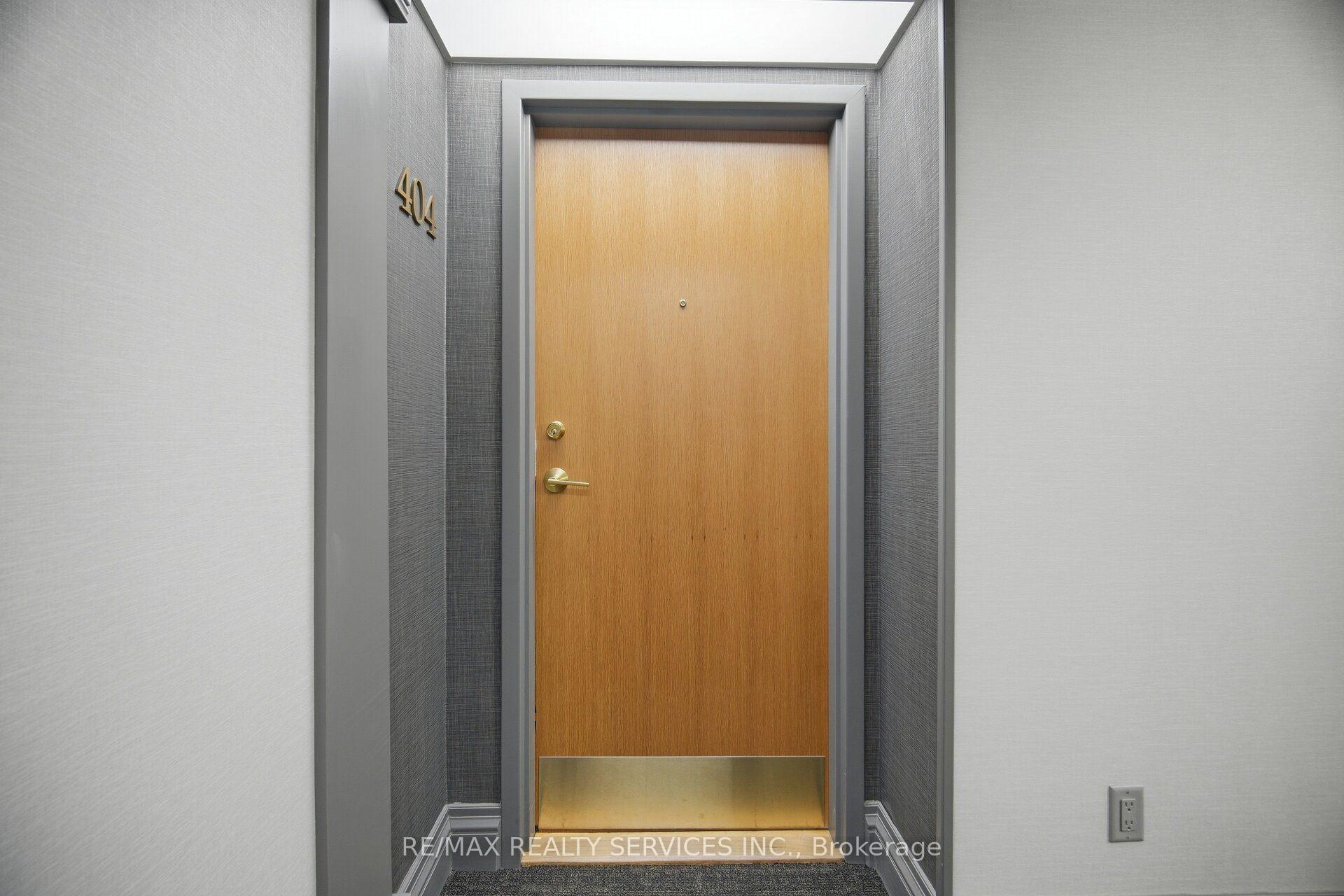 Photo 4 of Unit 404, 330 Mill Street S, Brampton, Brampton South — HOMEH