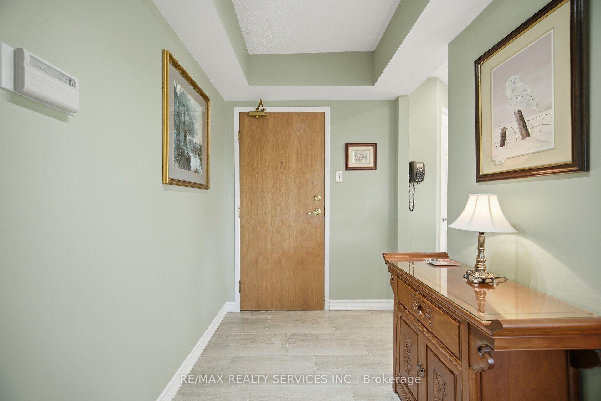 Photo 5 of Unit 404, 330 Mill Street S, Brampton, Brampton South — HOMEH