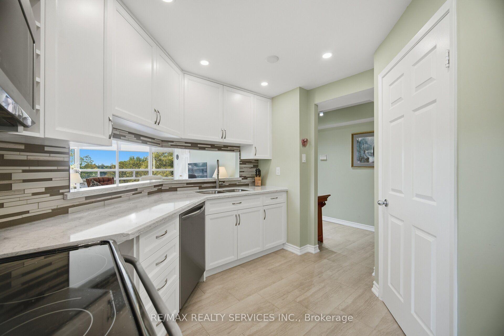 Photo 6 of Unit 404, 330 Mill Street S, Brampton, Brampton South — HOMEH